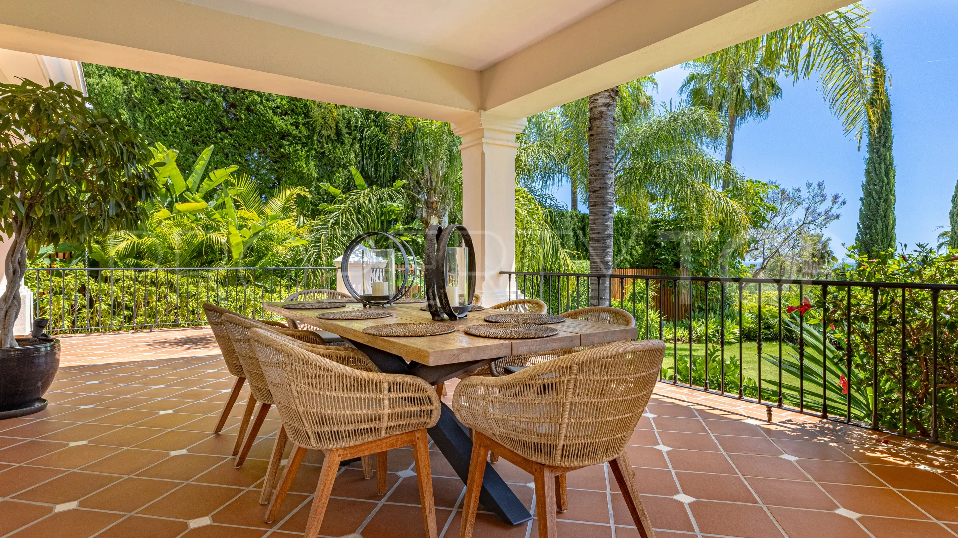 Buy villa in Los Flamingos with 6 bedrooms