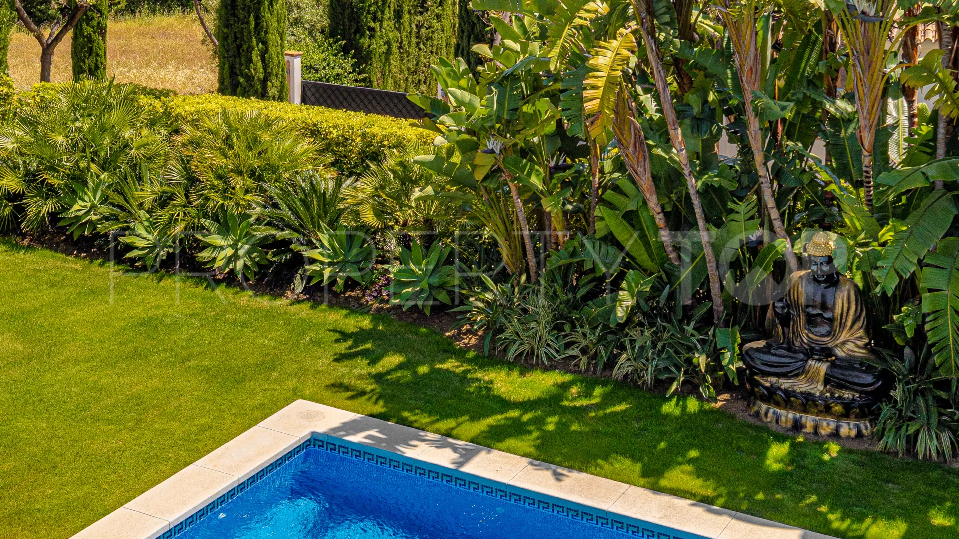 Buy villa in Los Flamingos with 6 bedrooms