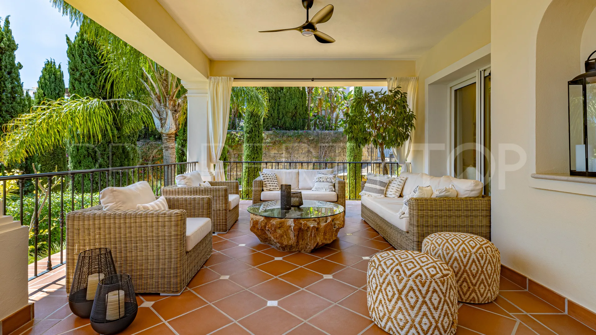 Buy villa in Los Flamingos with 6 bedrooms