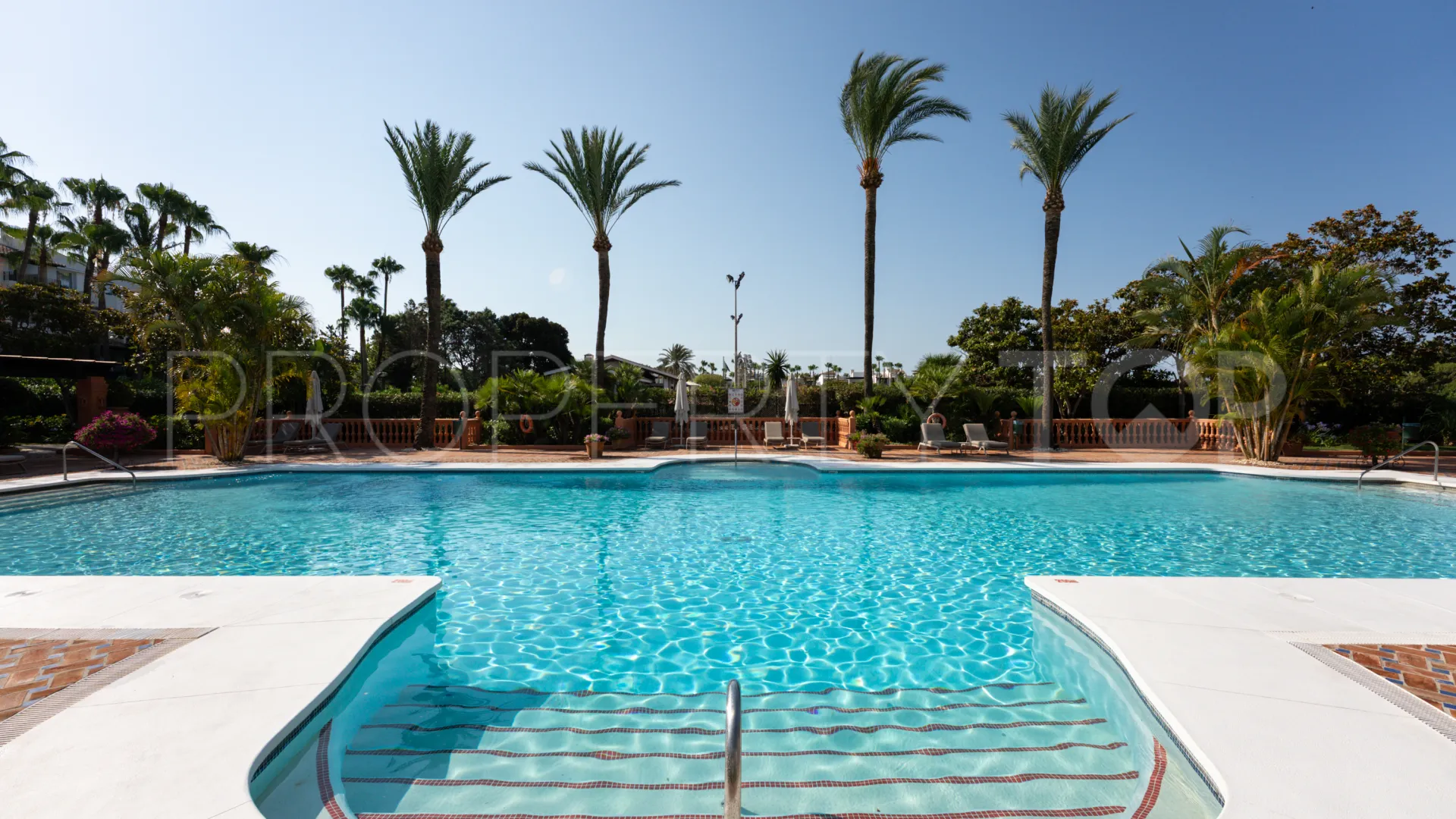 For sale 4 bedrooms duplex penthouse in Marina Puente Romano