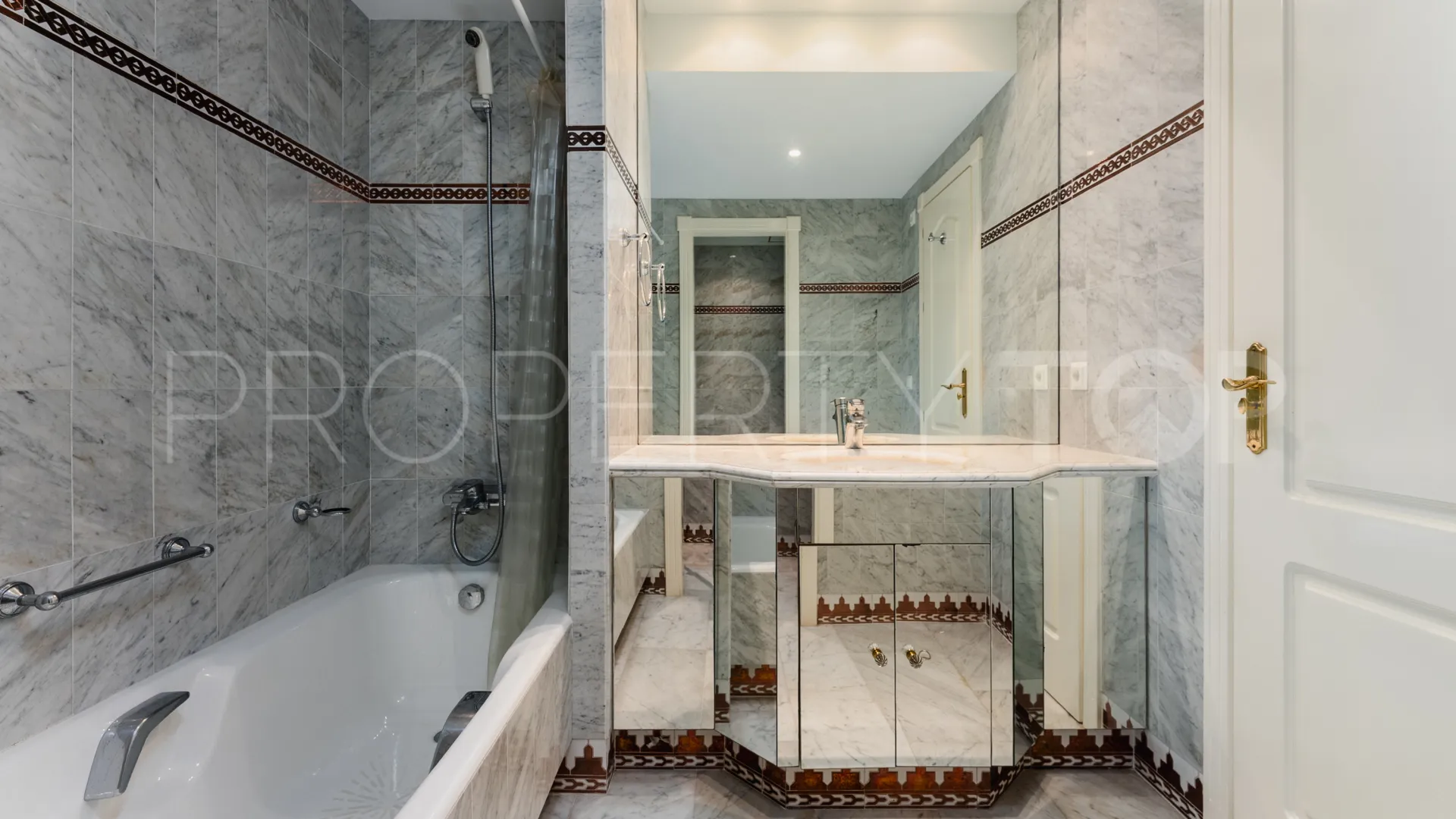 For sale 4 bedrooms duplex penthouse in Marina Puente Romano
