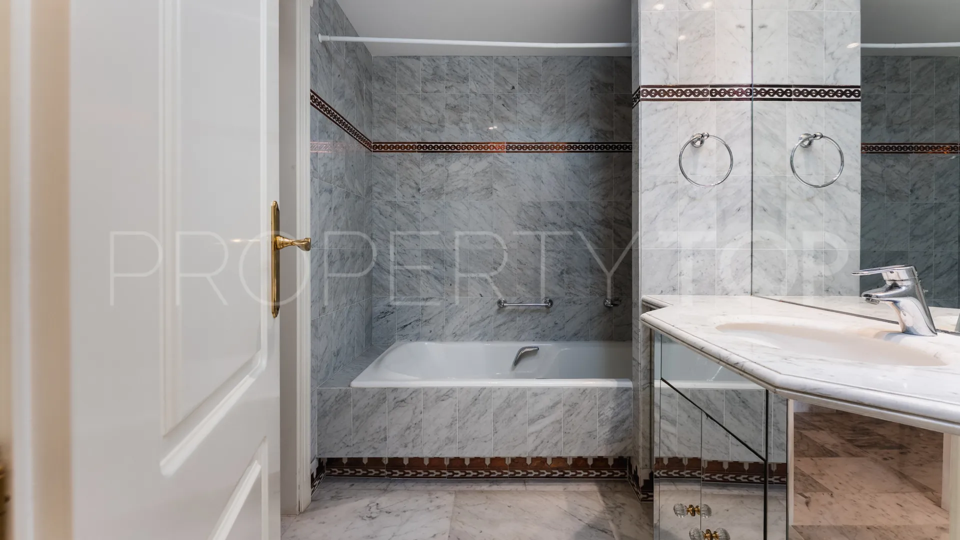 For sale 4 bedrooms duplex penthouse in Marina Puente Romano