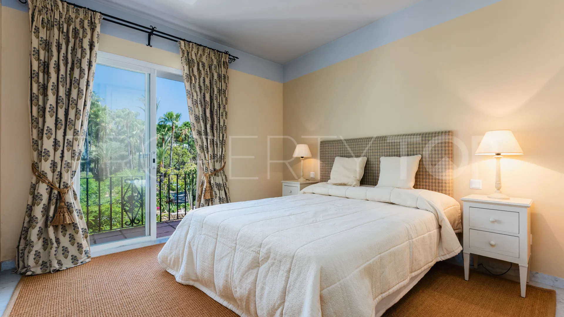 For sale 4 bedrooms duplex penthouse in Marina Puente Romano