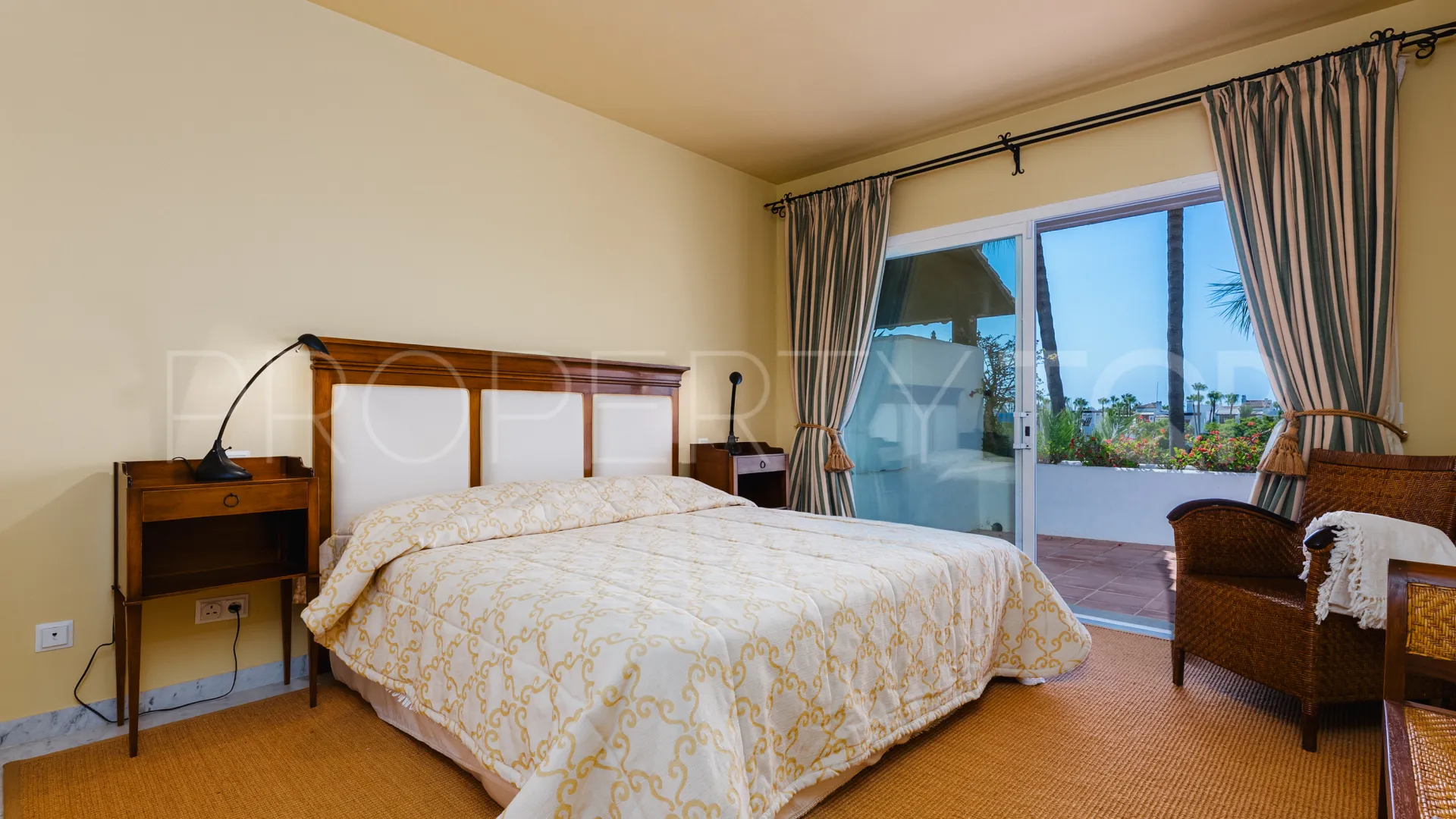 For sale 4 bedrooms duplex penthouse in Marina Puente Romano