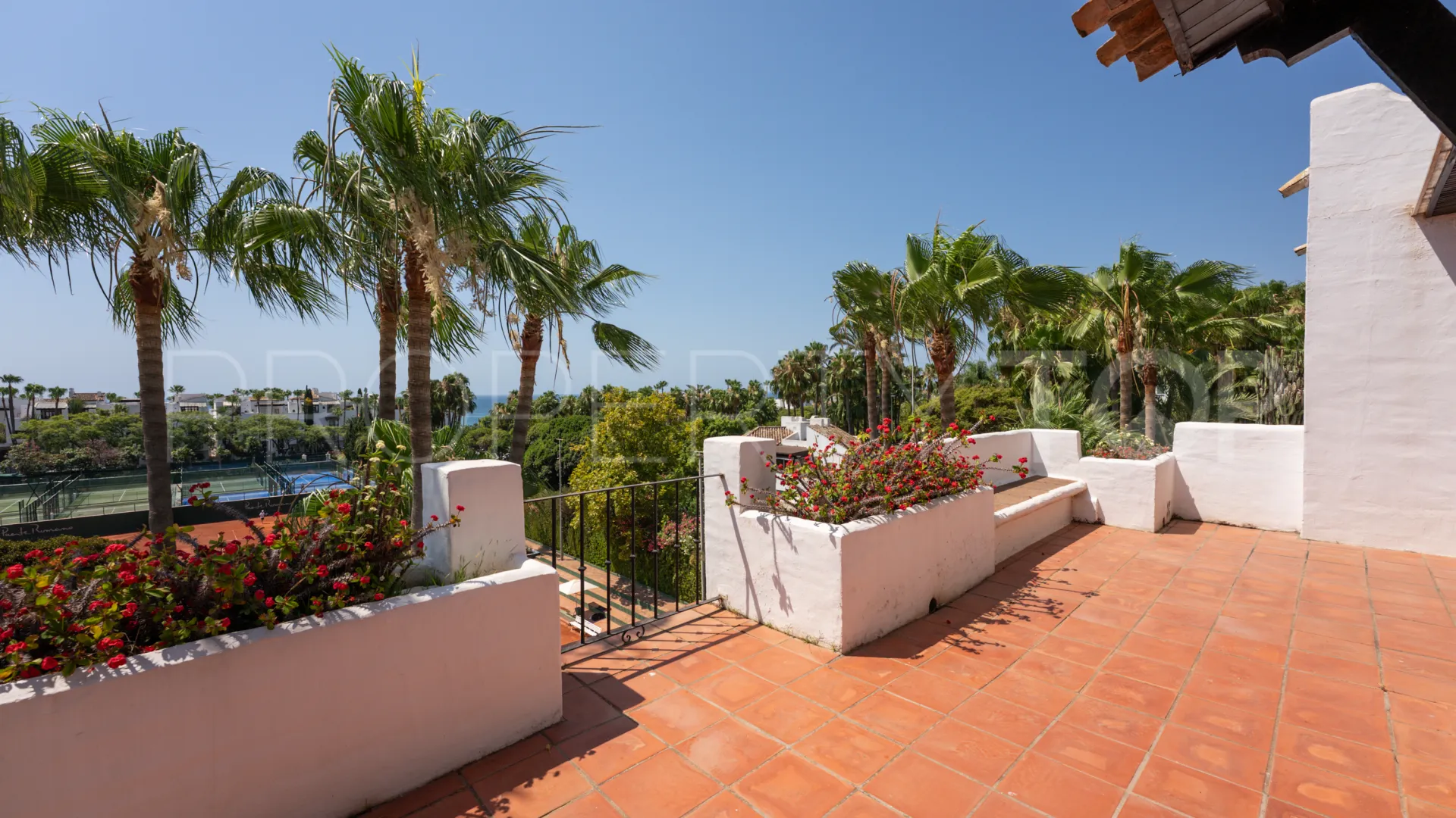 For sale 4 bedrooms duplex penthouse in Marina Puente Romano