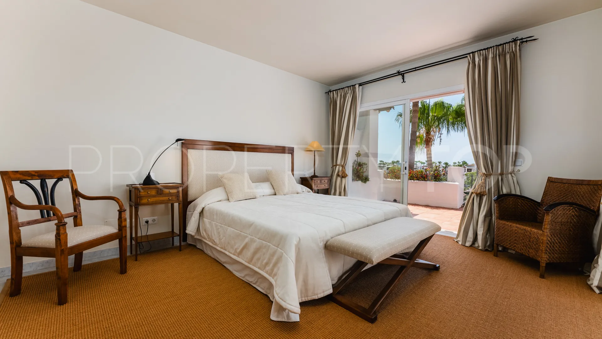 For sale 4 bedrooms duplex penthouse in Marina Puente Romano