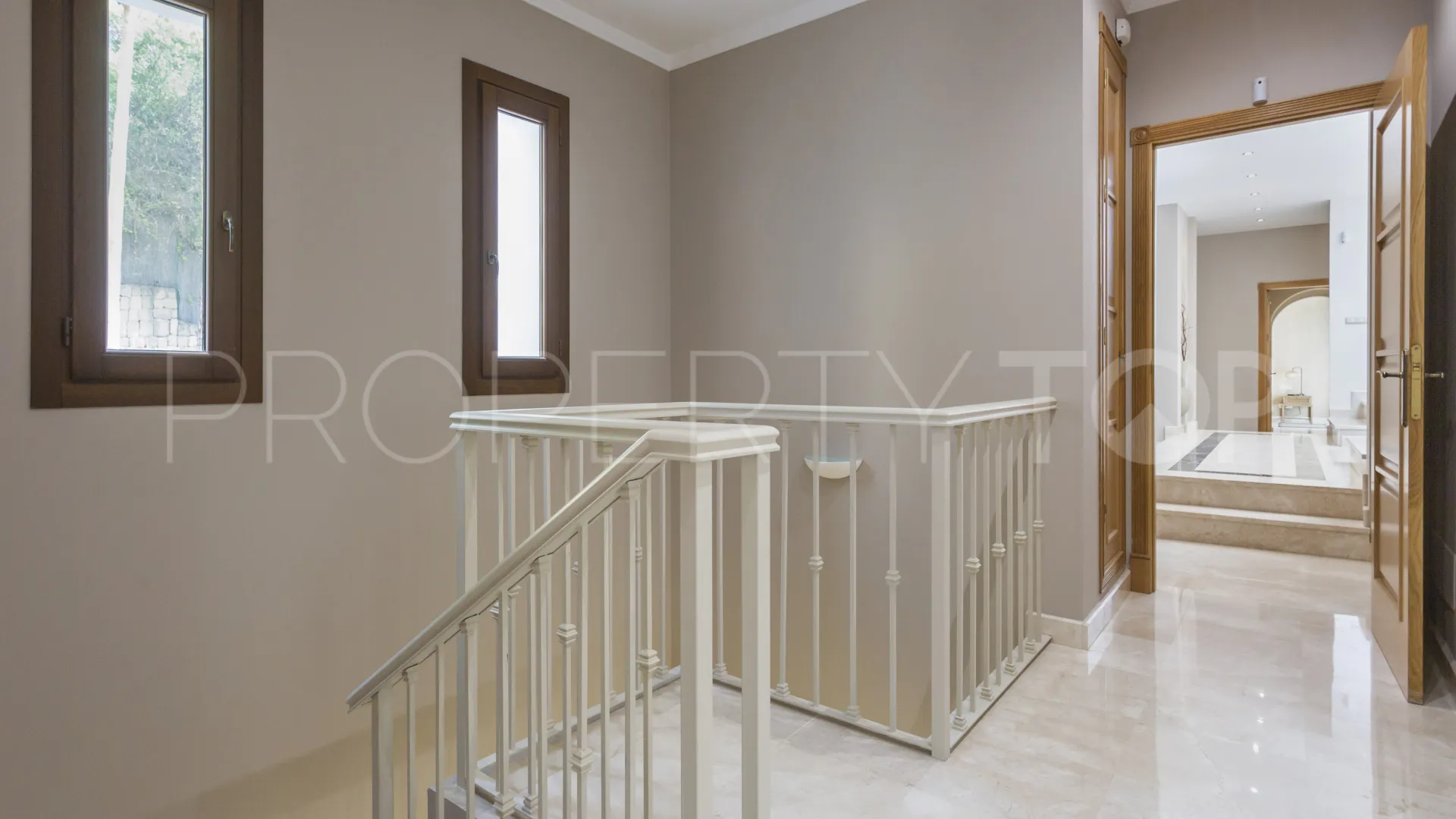 For sale El Madroñal villa with 7 bedrooms