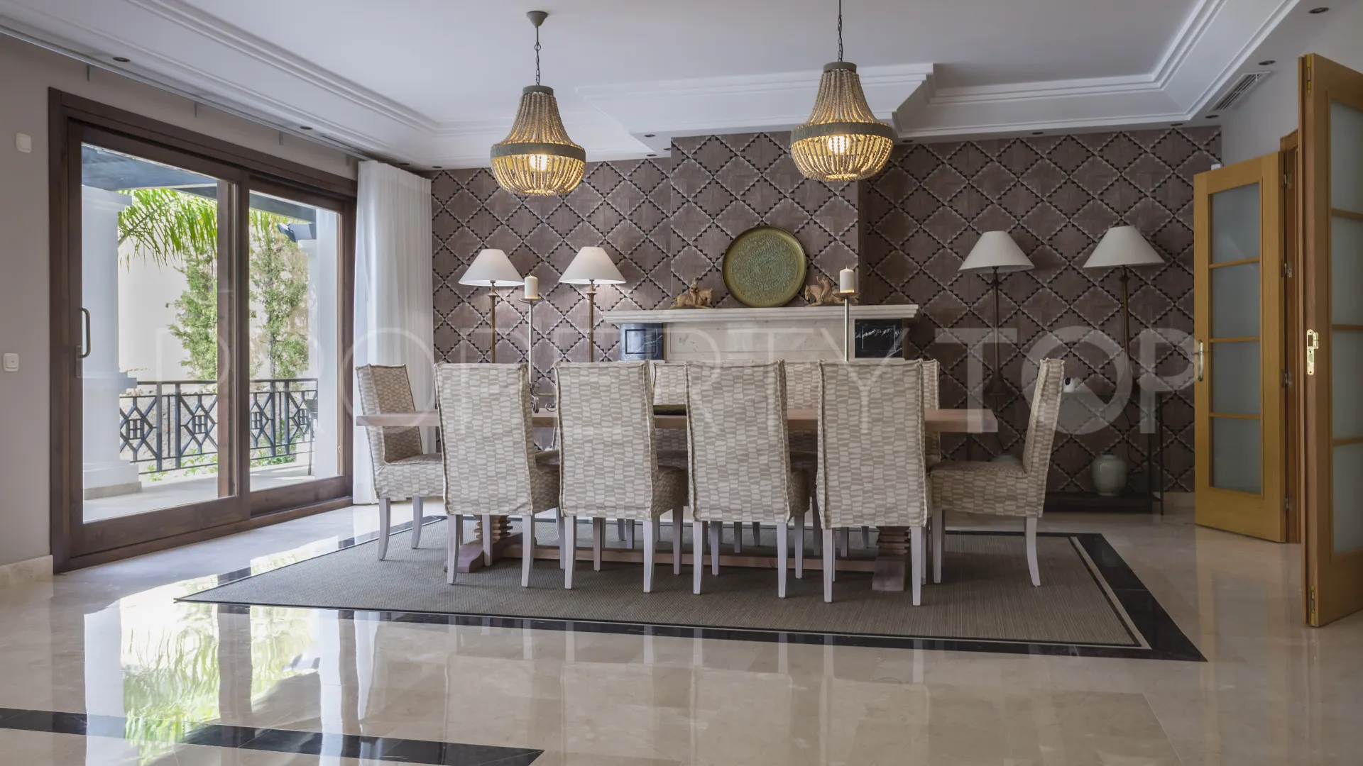 For sale El Madroñal villa with 7 bedrooms