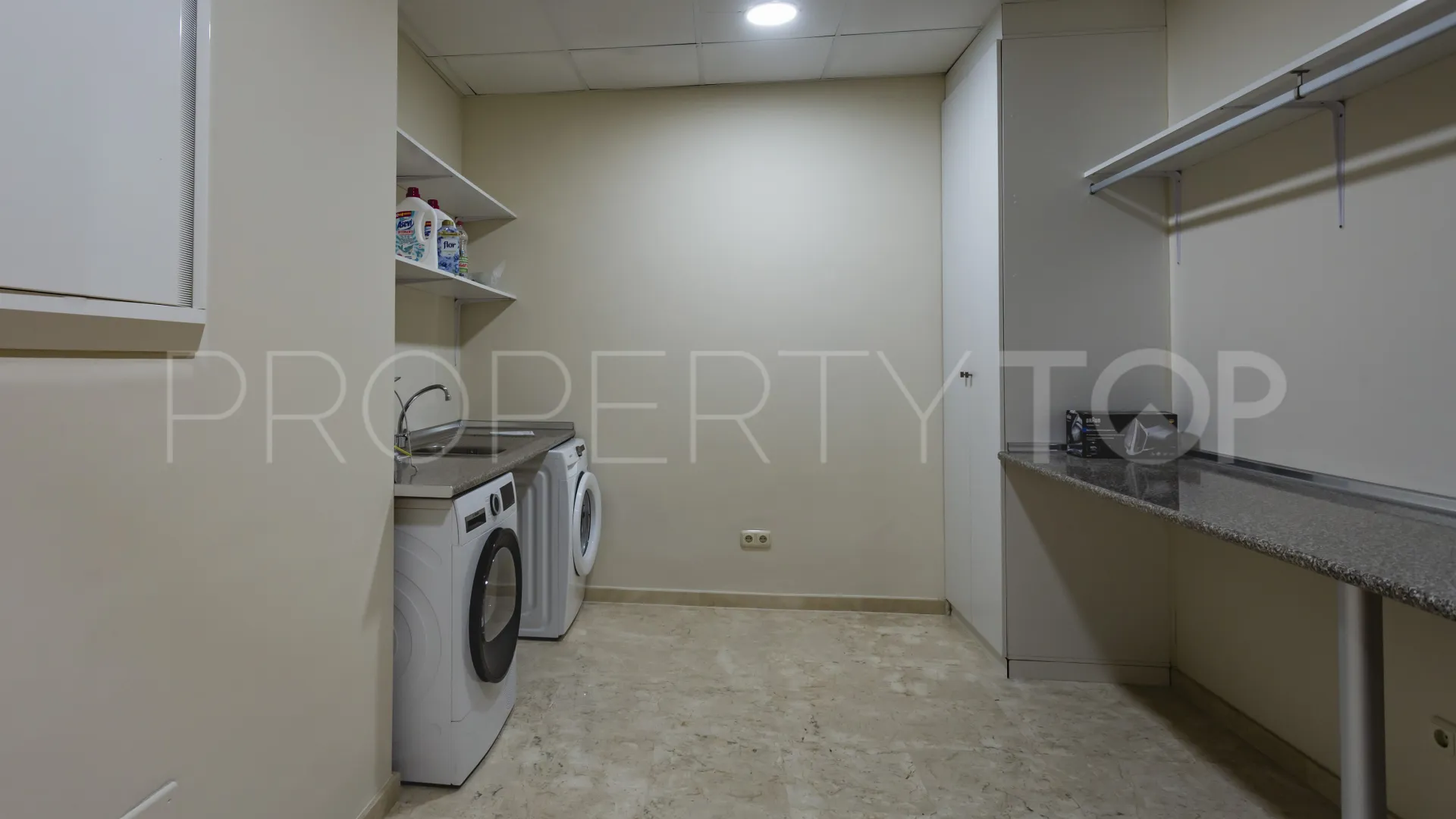 For sale El Madroñal villa with 7 bedrooms
