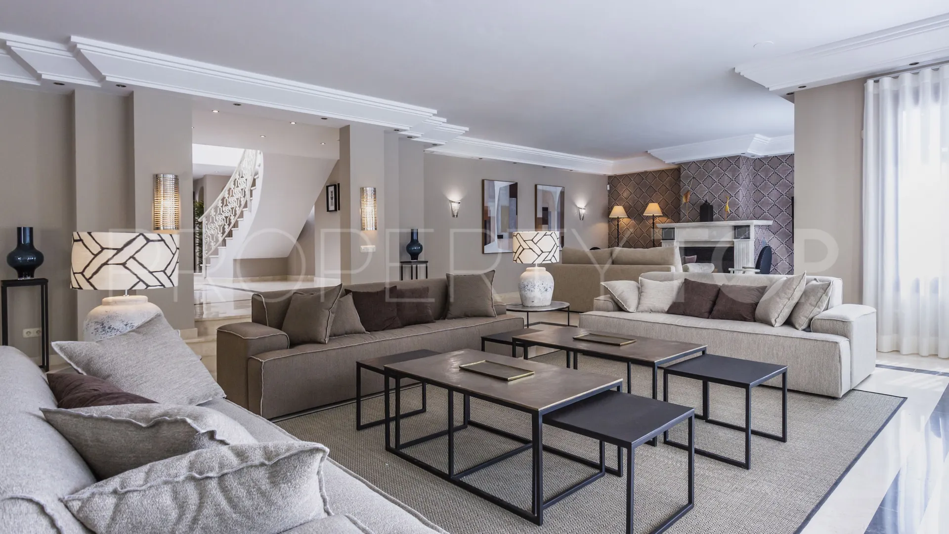 For sale El Madroñal villa with 7 bedrooms