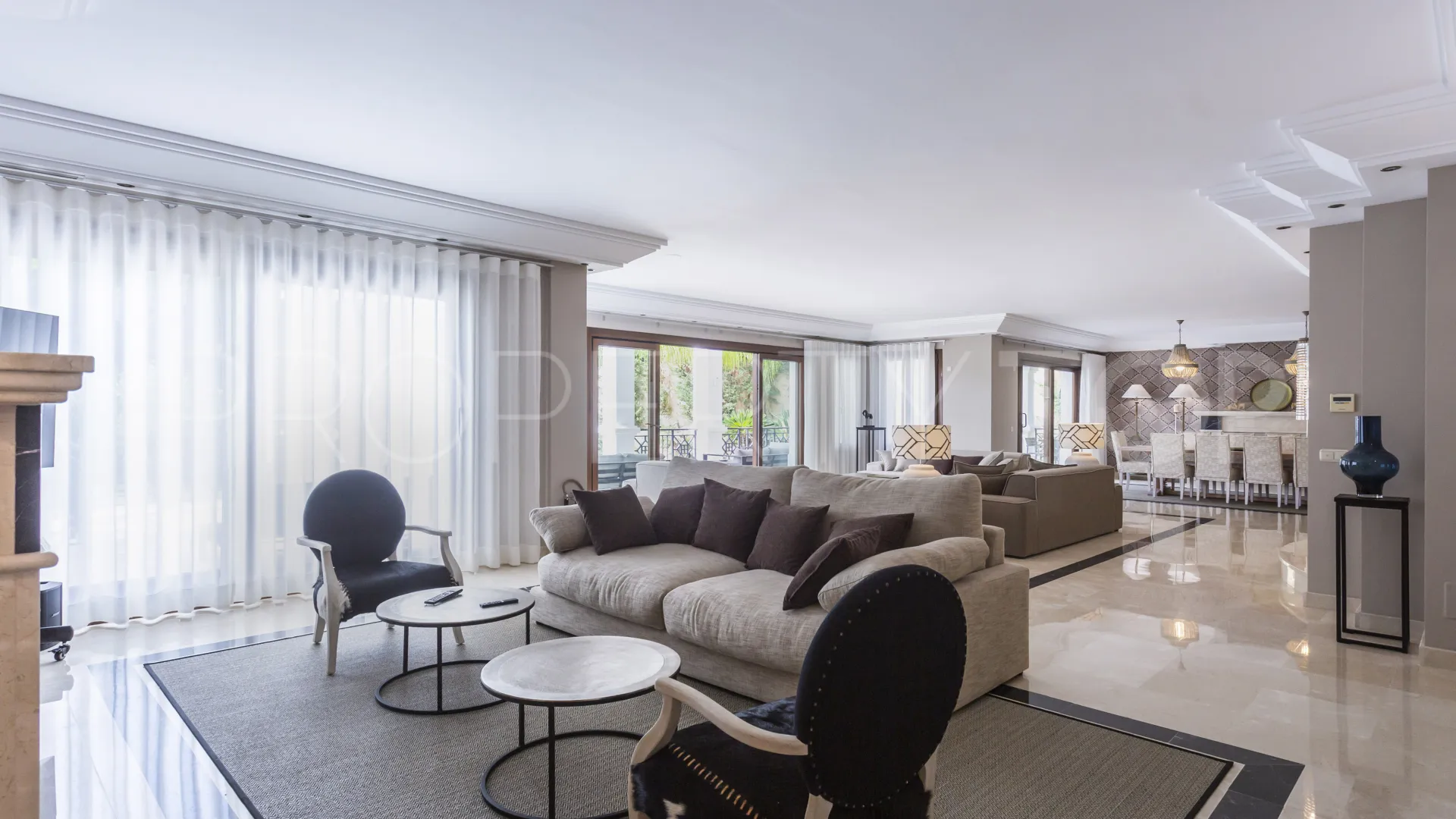 For sale El Madroñal villa with 7 bedrooms