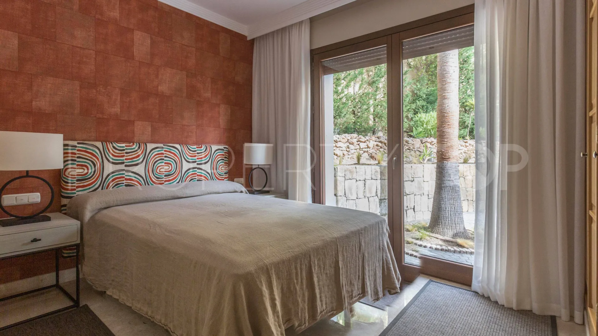 For sale El Madroñal villa with 7 bedrooms