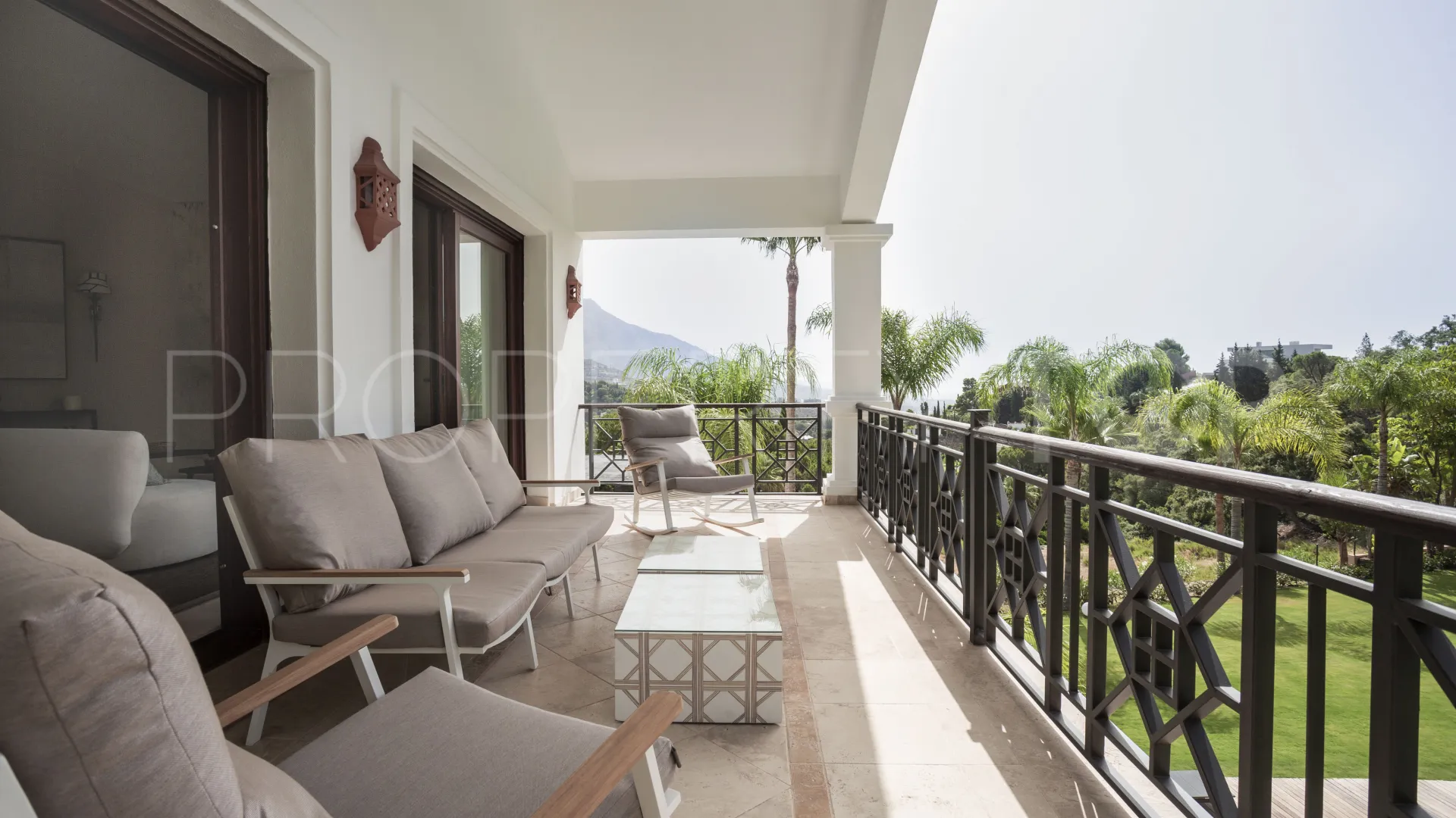For sale El Madroñal villa with 7 bedrooms