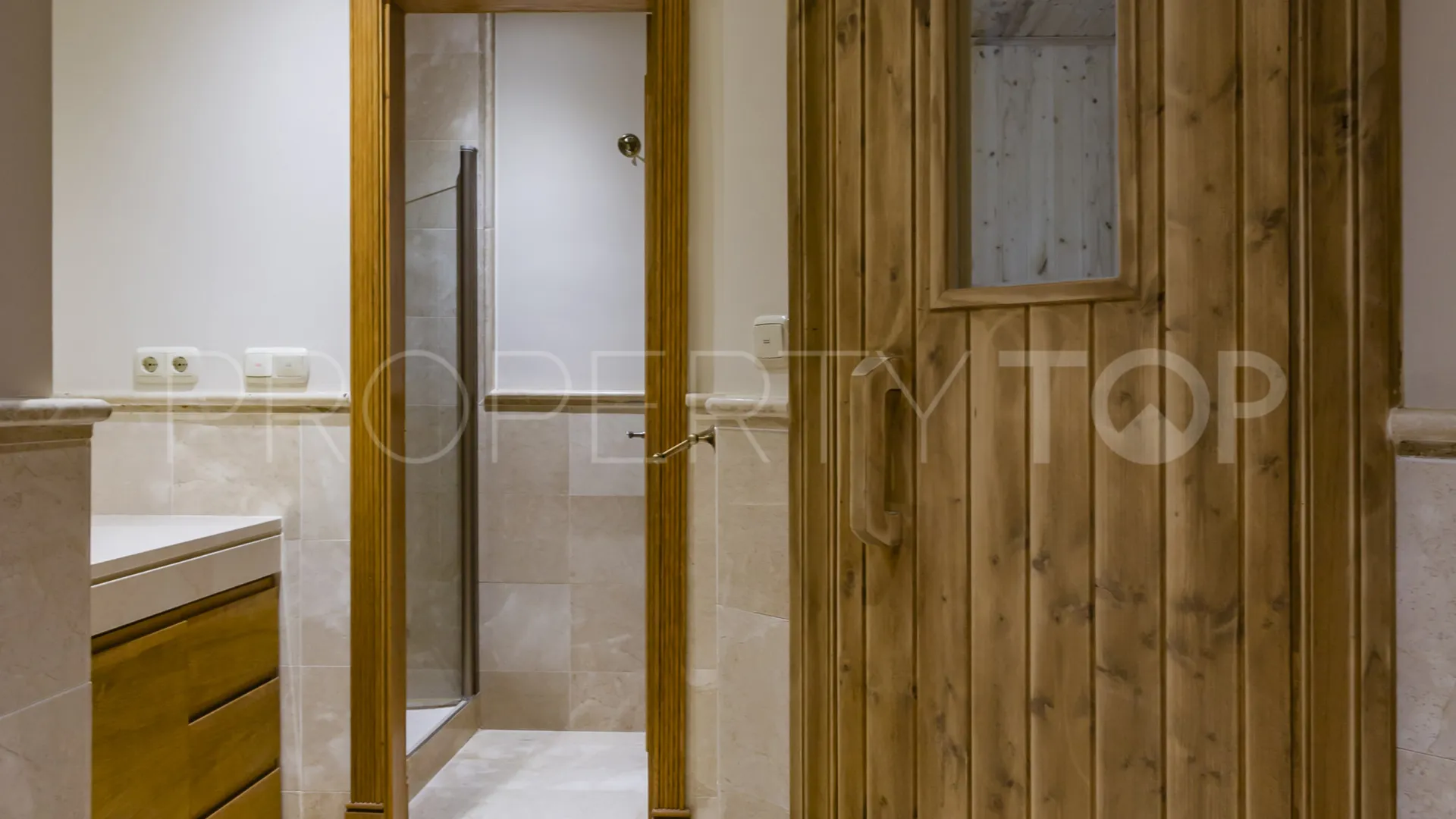 For sale El Madroñal villa with 7 bedrooms