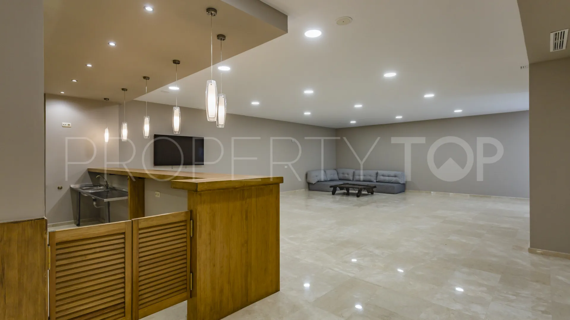 For sale El Madroñal villa with 7 bedrooms