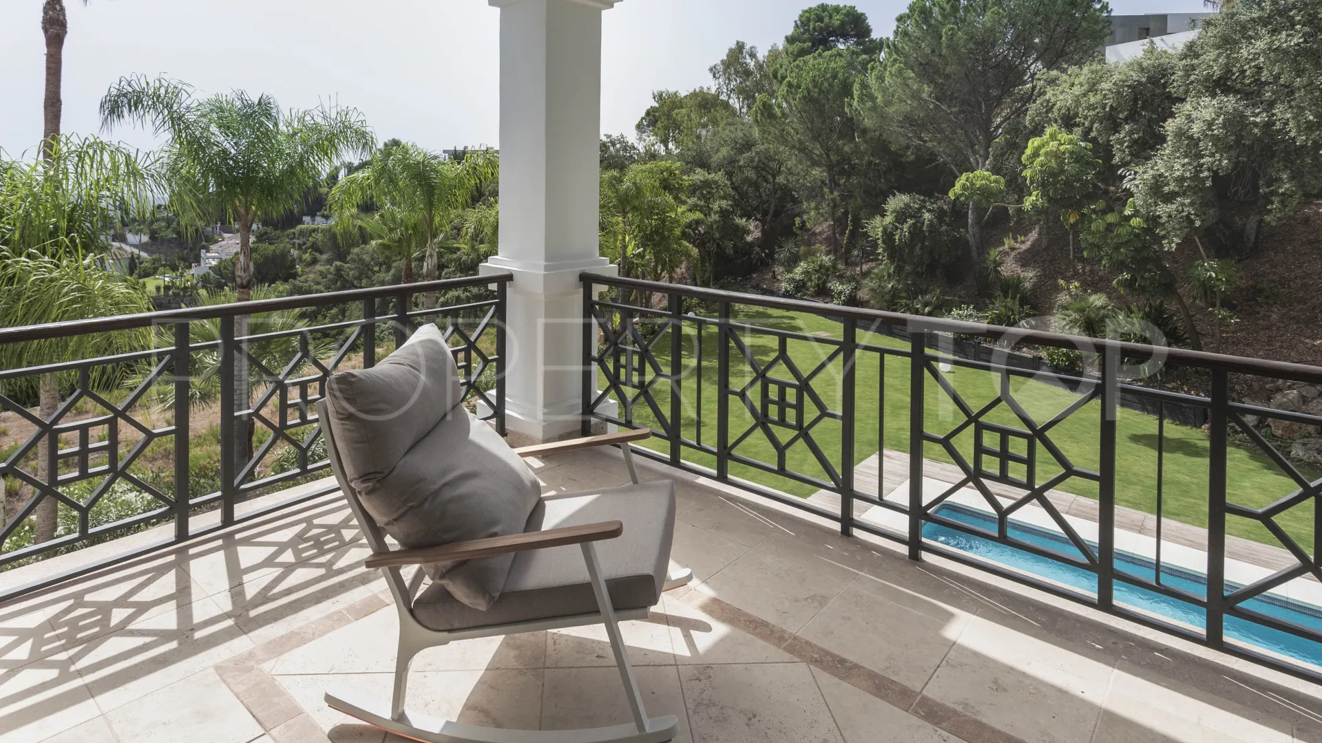 For sale El Madroñal villa with 7 bedrooms