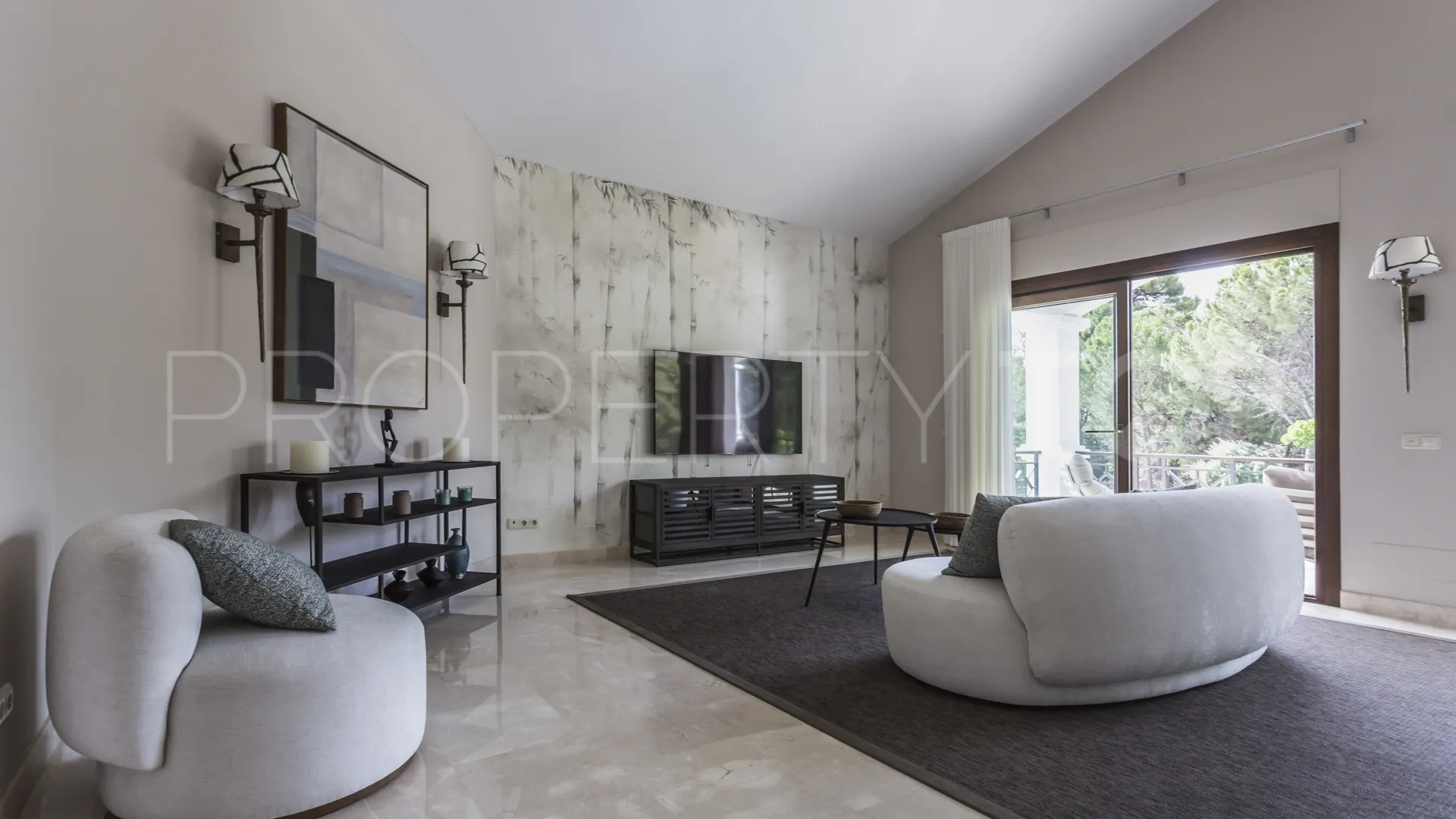For sale El Madroñal villa with 7 bedrooms