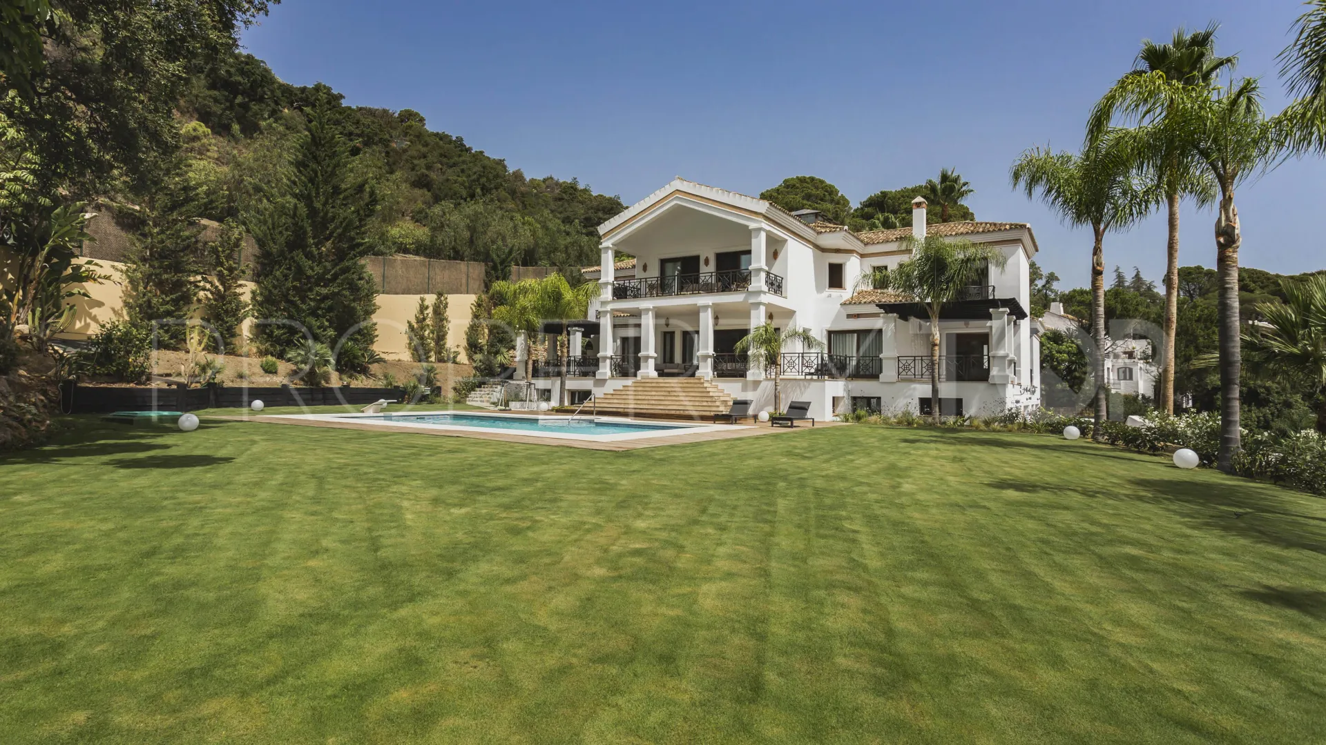For sale El Madroñal villa with 7 bedrooms
