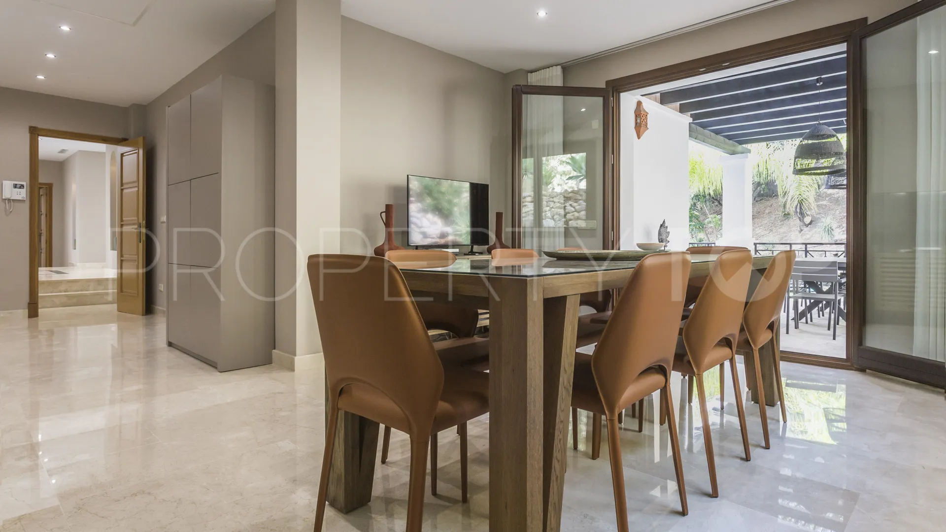 For sale El Madroñal villa with 7 bedrooms