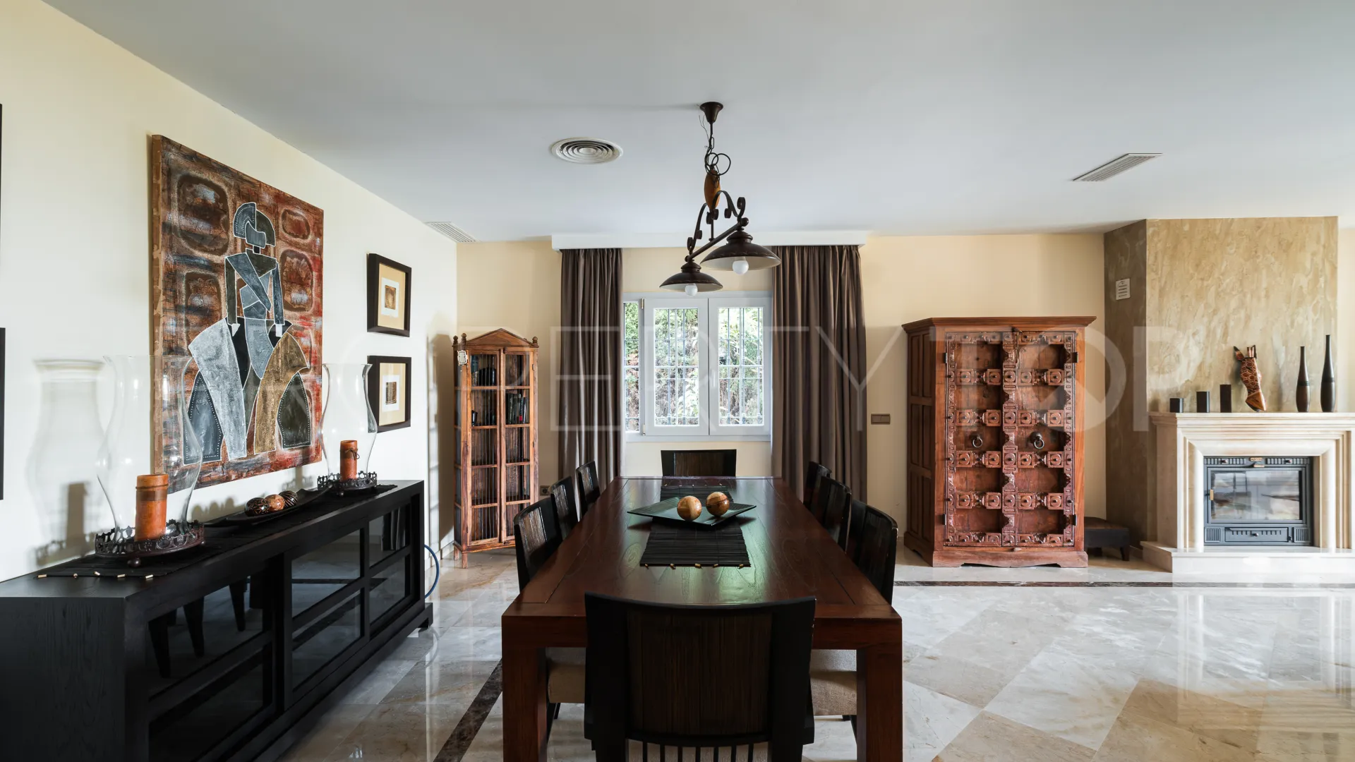 Se vende chalet en Alhaurin de la Torre con 5 dormitorios