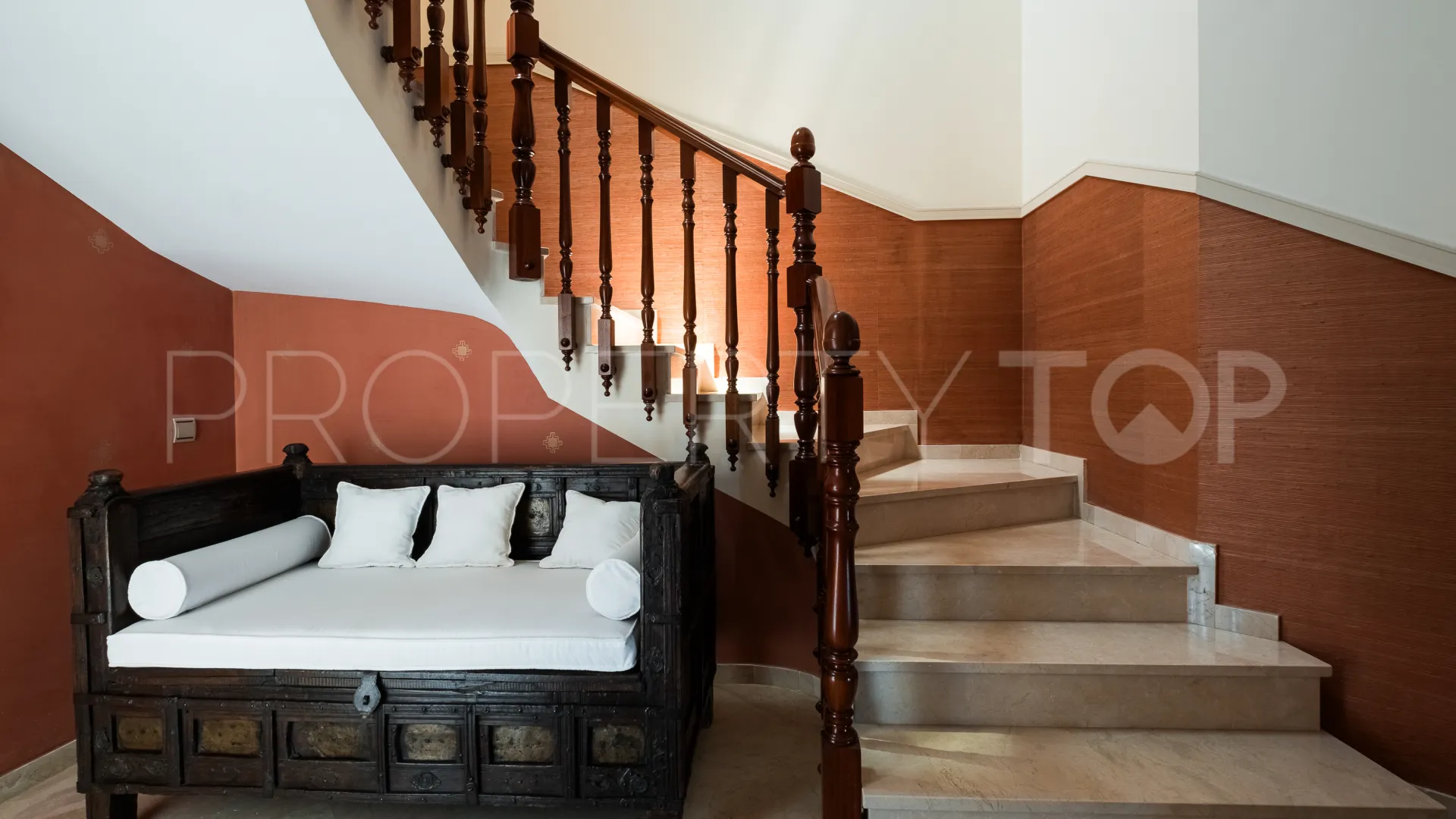 Se vende chalet en Alhaurin de la Torre con 5 dormitorios
