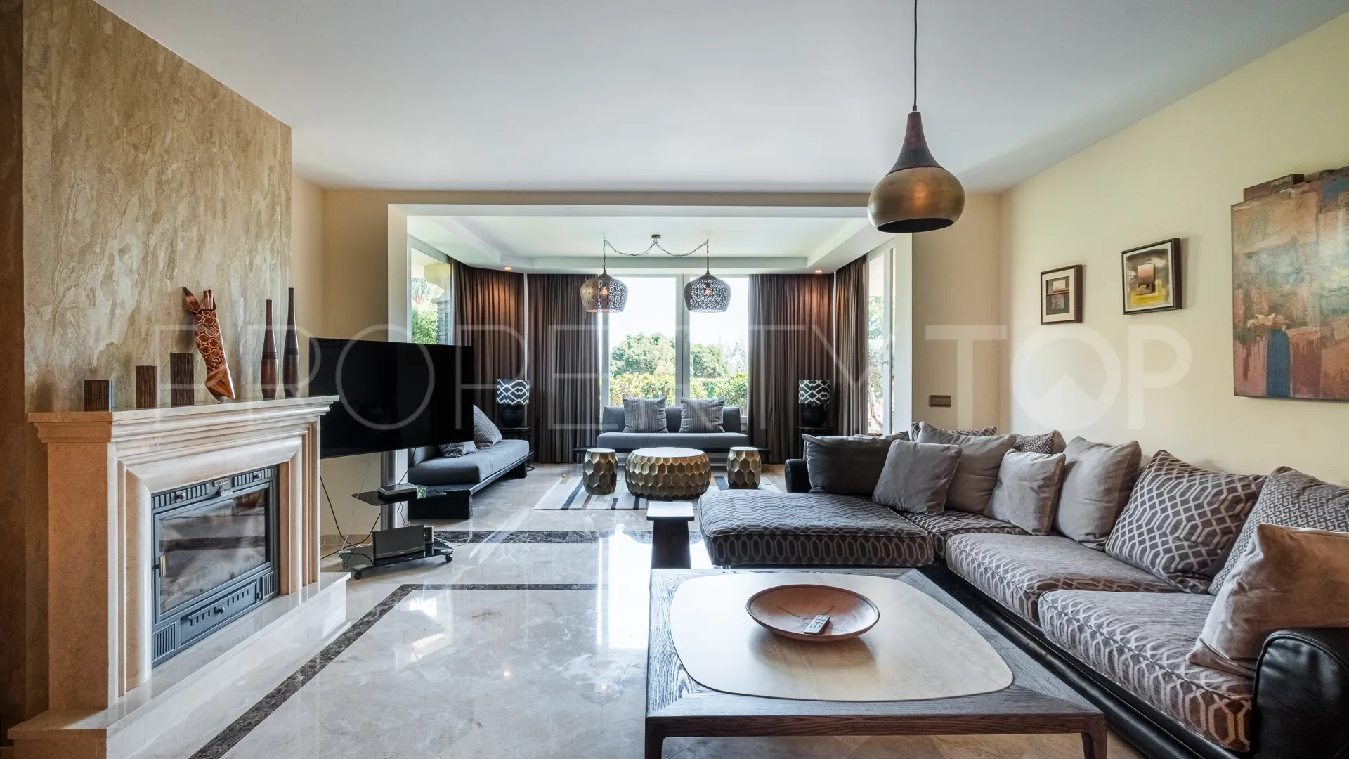 Se vende chalet en Alhaurin de la Torre con 5 dormitorios