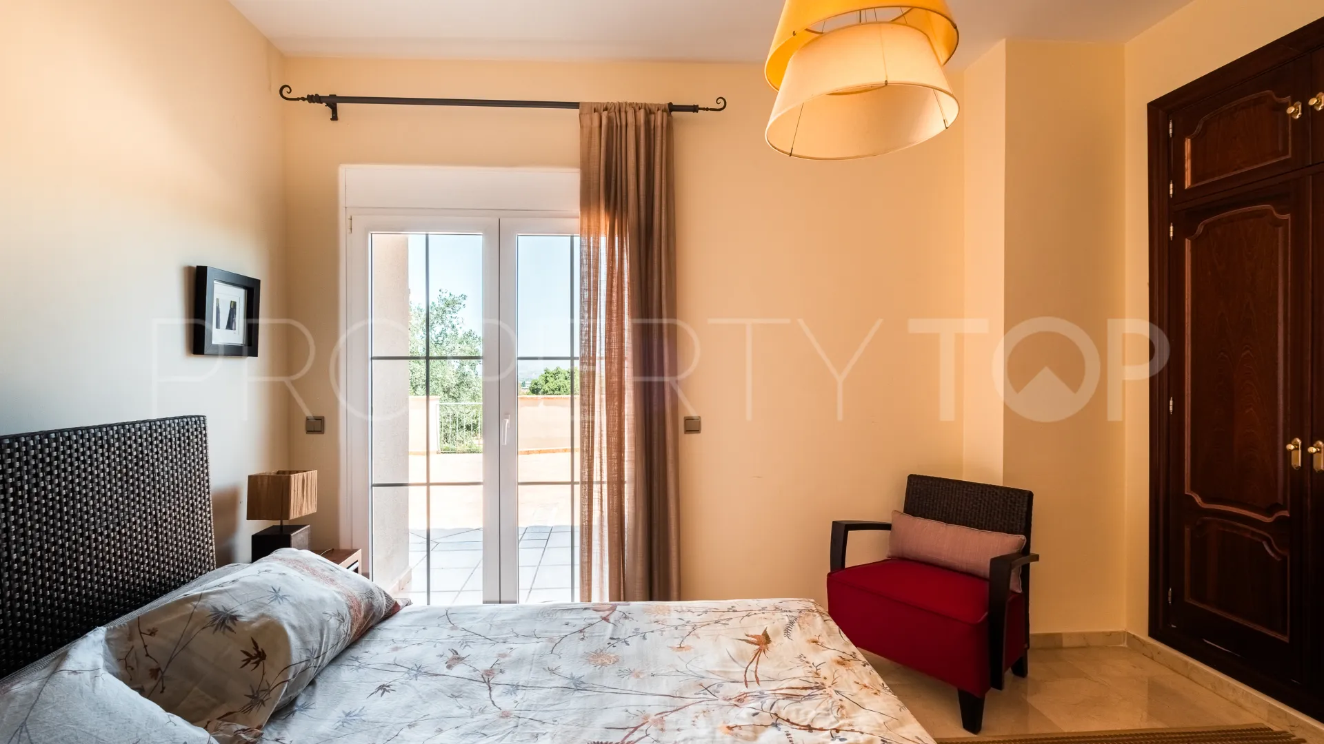Se vende chalet en Alhaurin de la Torre con 5 dormitorios