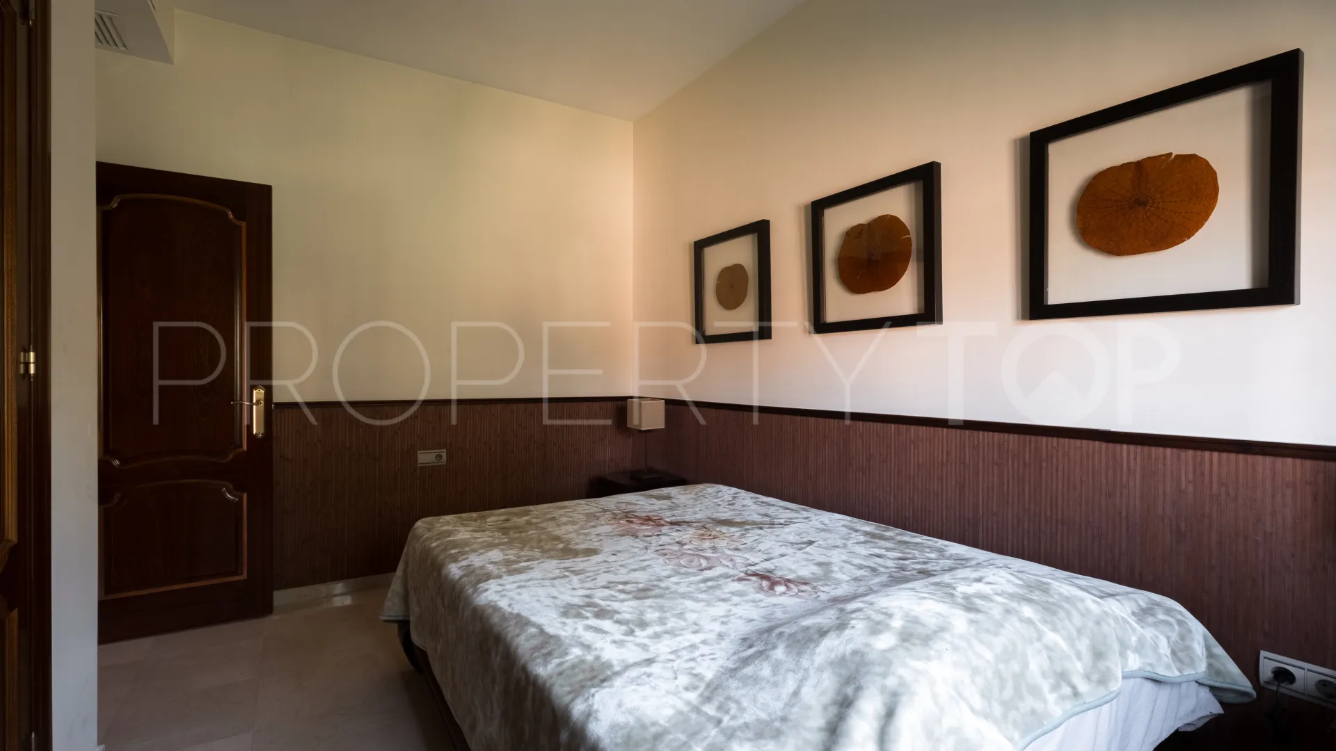 Se vende chalet en Alhaurin de la Torre con 5 dormitorios
