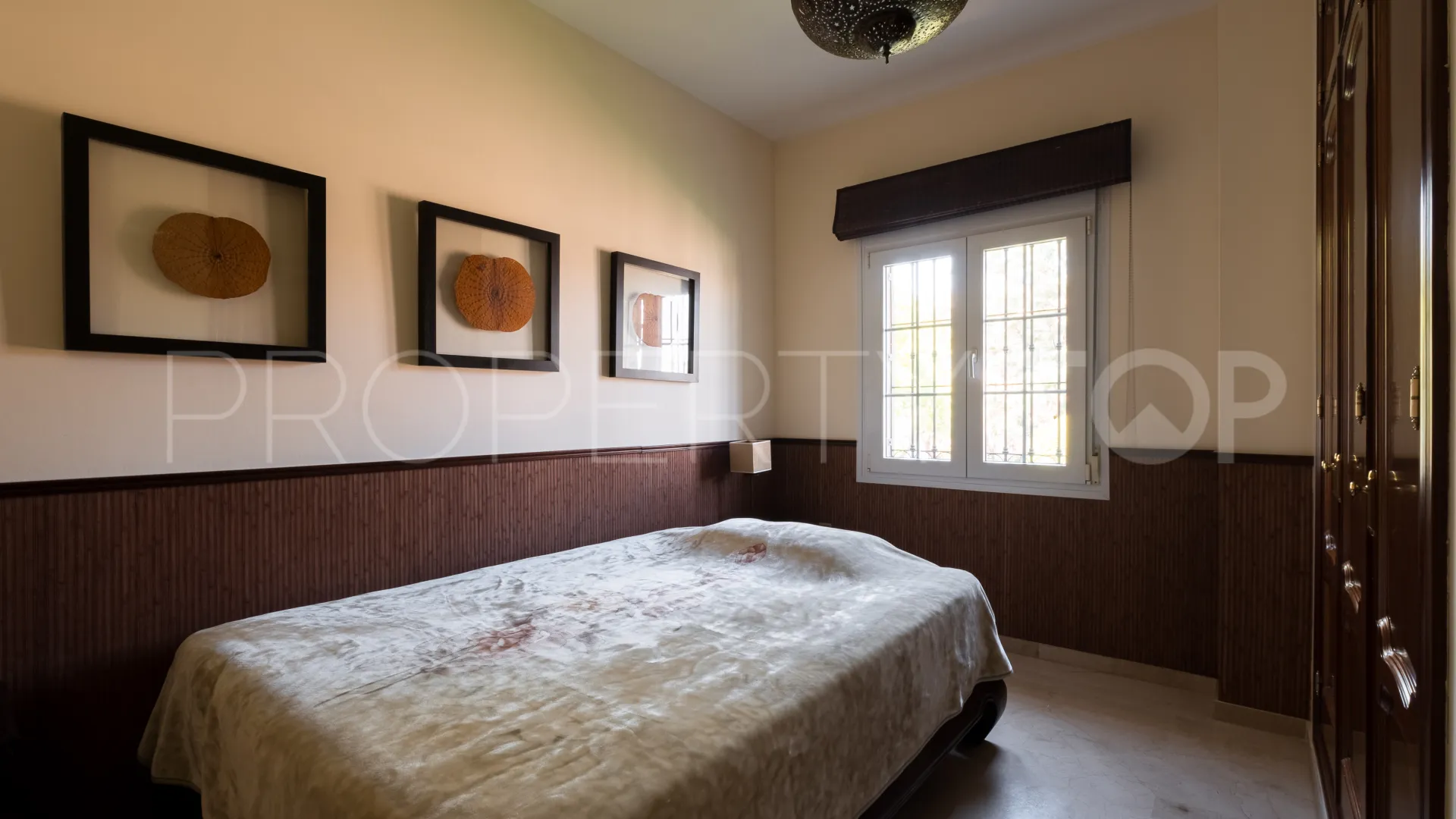 Se vende chalet en Alhaurin de la Torre con 5 dormitorios