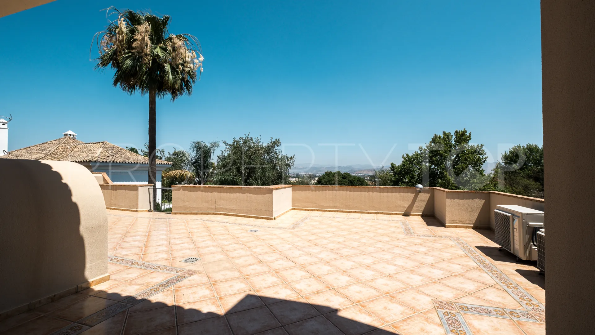 Se vende chalet en Alhaurin de la Torre con 5 dormitorios