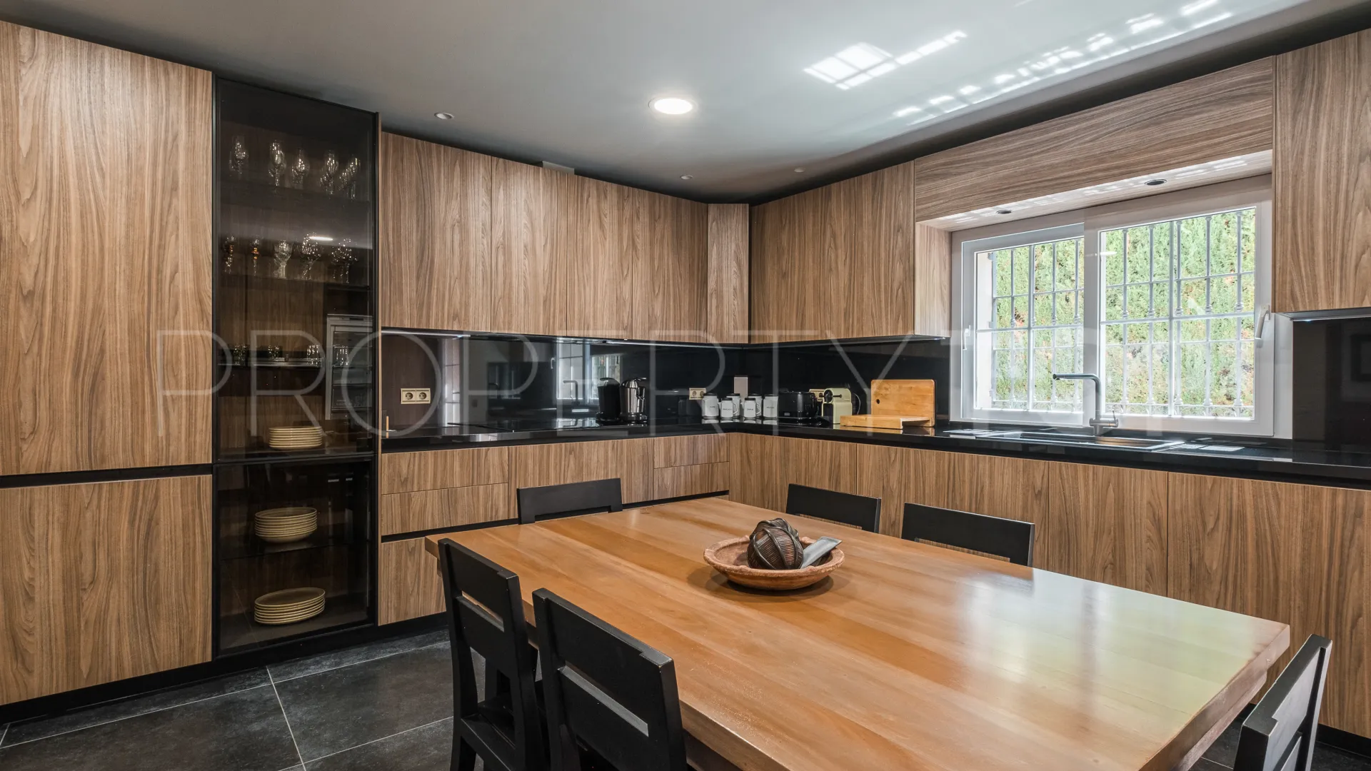 Se vende chalet en Alhaurin de la Torre con 5 dormitorios