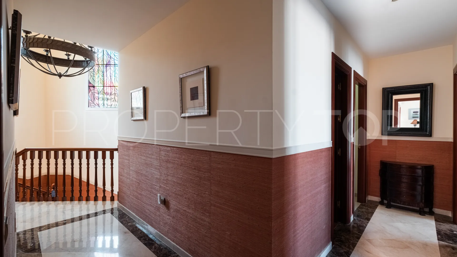 Se vende chalet en Alhaurin de la Torre con 5 dormitorios