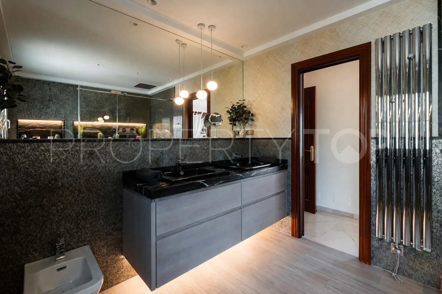 Se vende chalet en Alhaurin de la Torre con 5 dormitorios