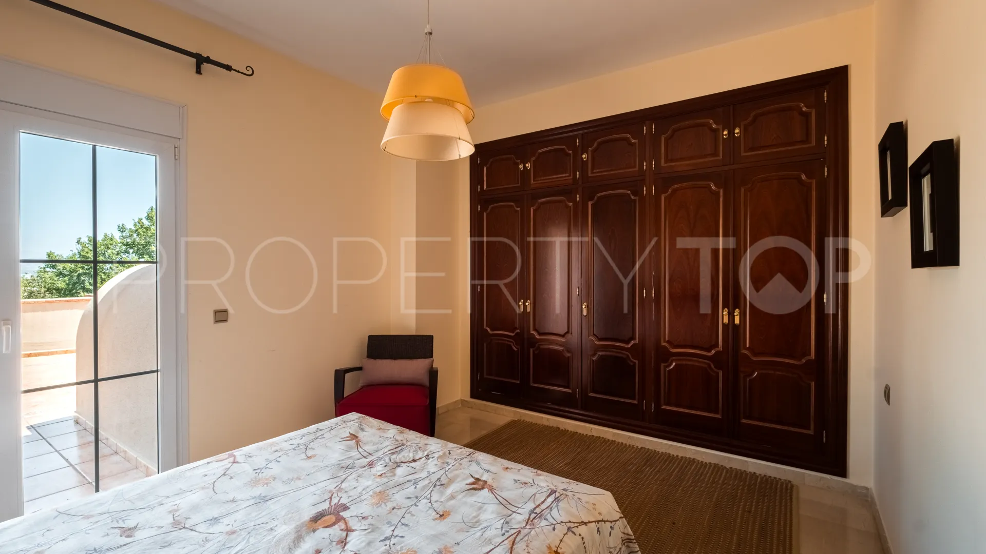 Se vende chalet en Alhaurin de la Torre con 5 dormitorios