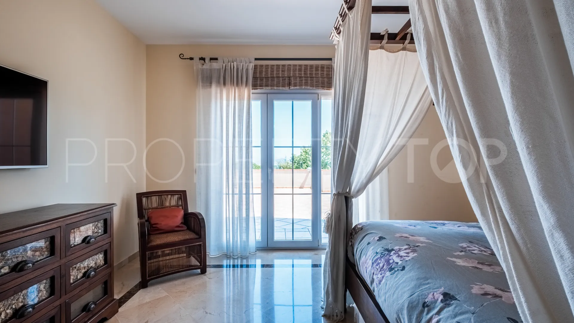 Se vende chalet en Alhaurin de la Torre con 5 dormitorios