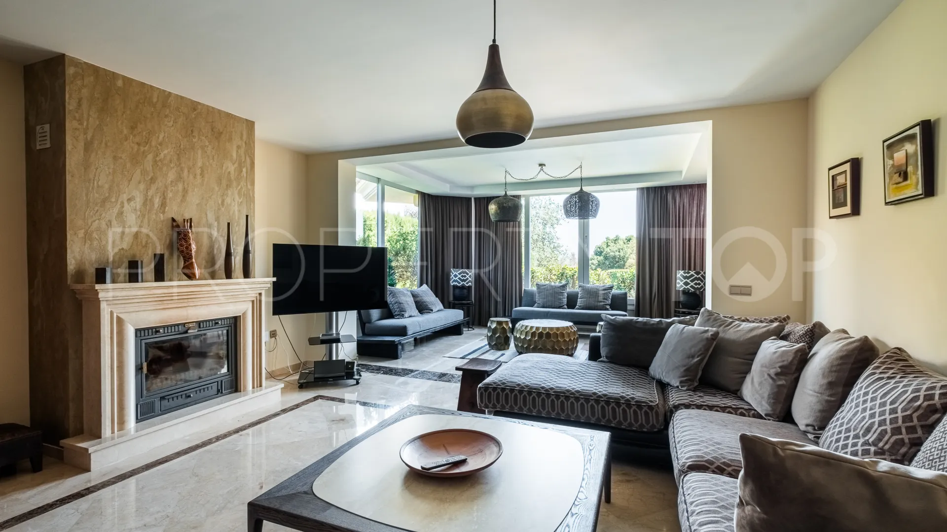 Se vende chalet en Alhaurin de la Torre con 5 dormitorios