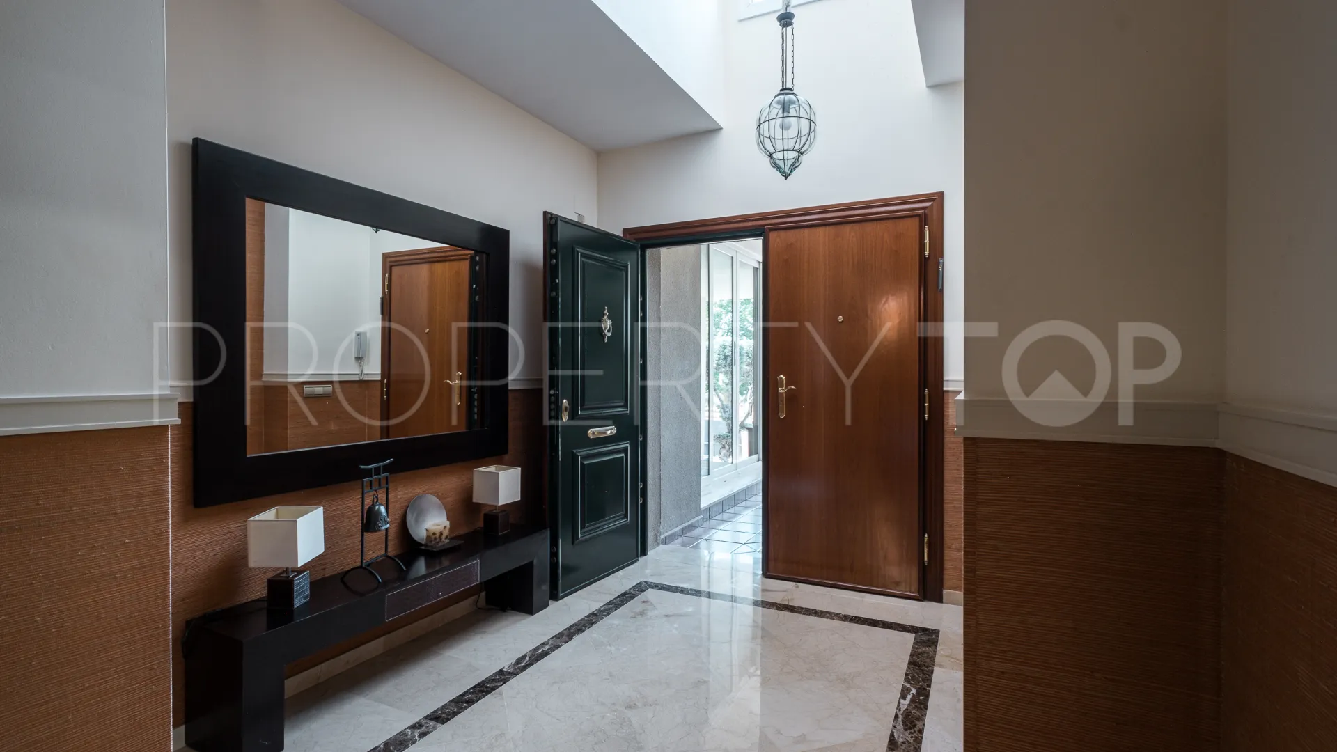 Se vende chalet en Alhaurin de la Torre con 5 dormitorios