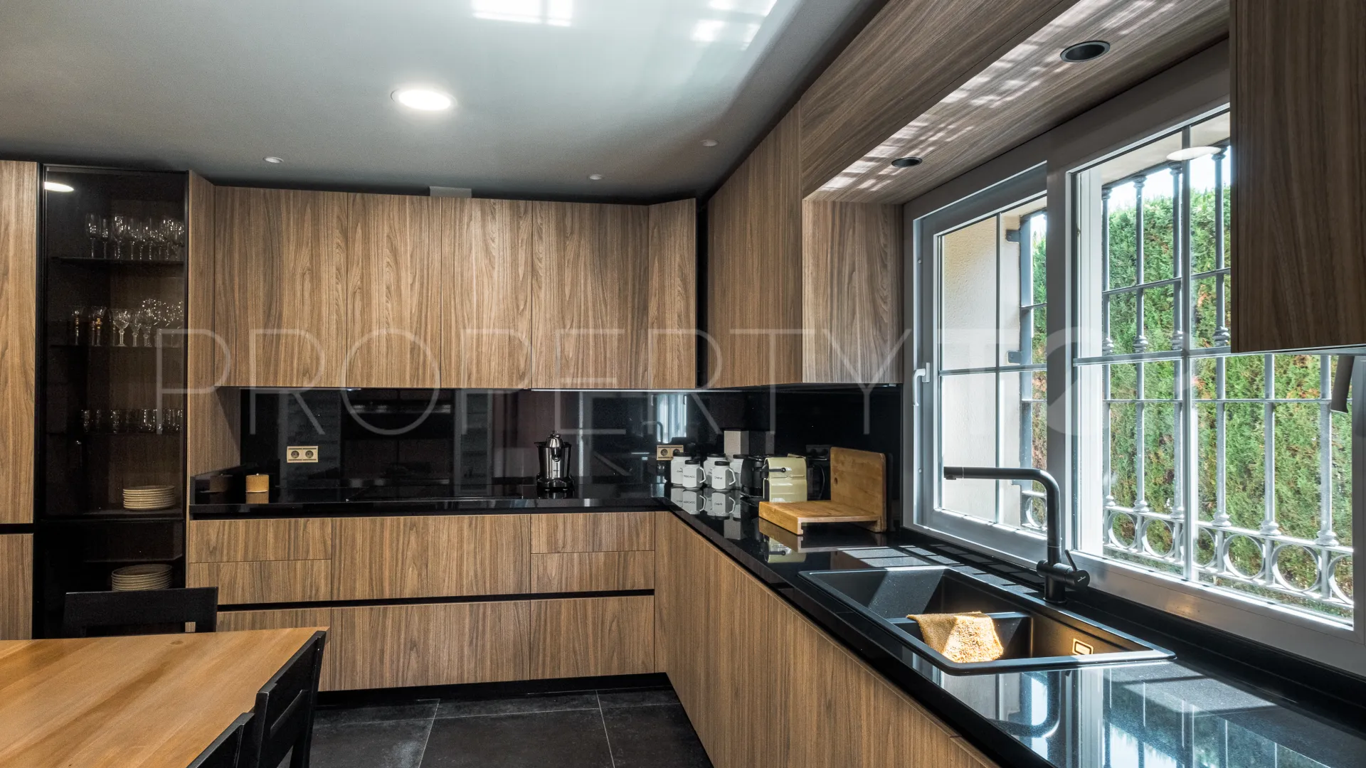 Se vende chalet en Alhaurin de la Torre con 5 dormitorios