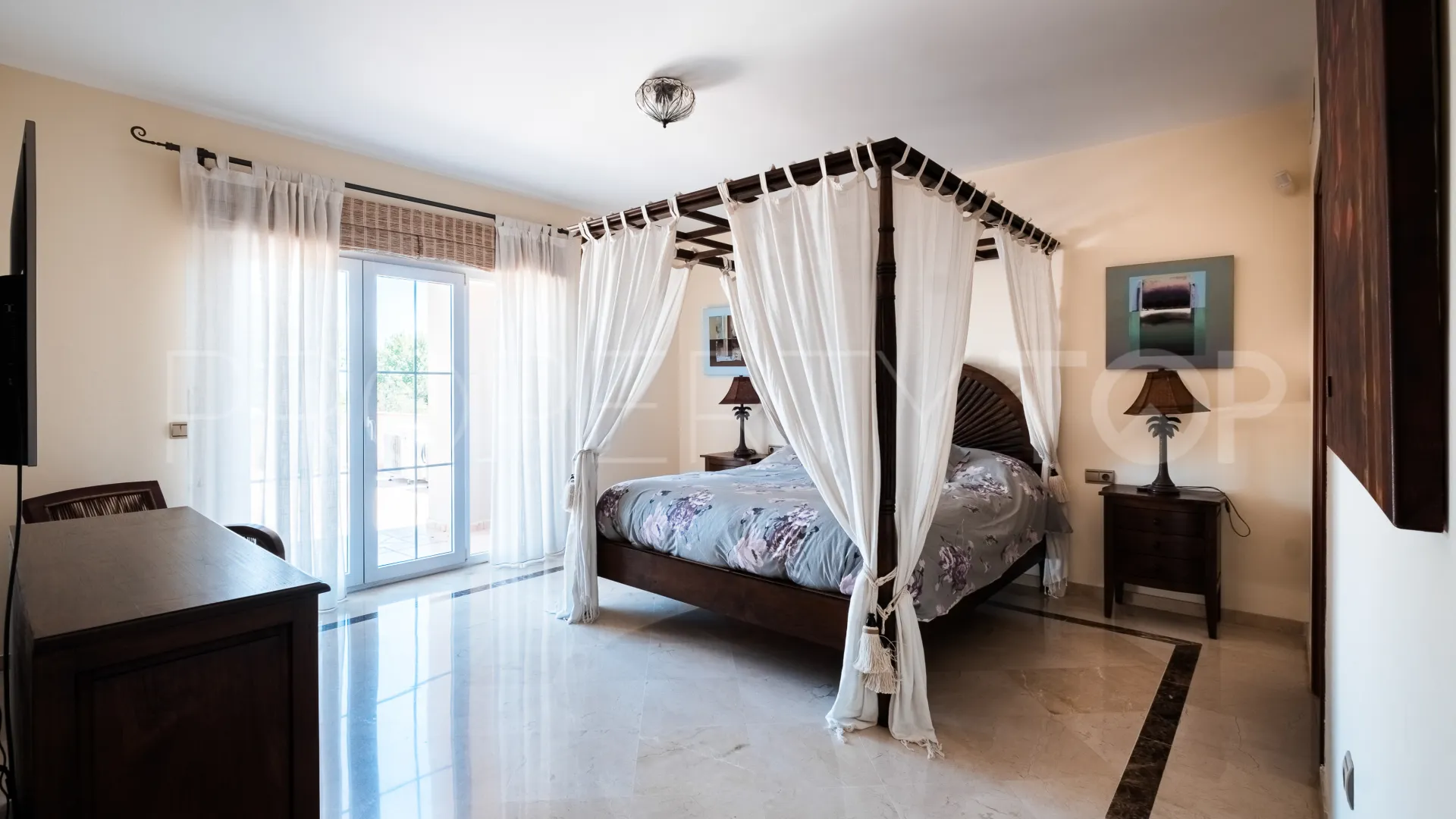 Se vende chalet en Alhaurin de la Torre con 5 dormitorios