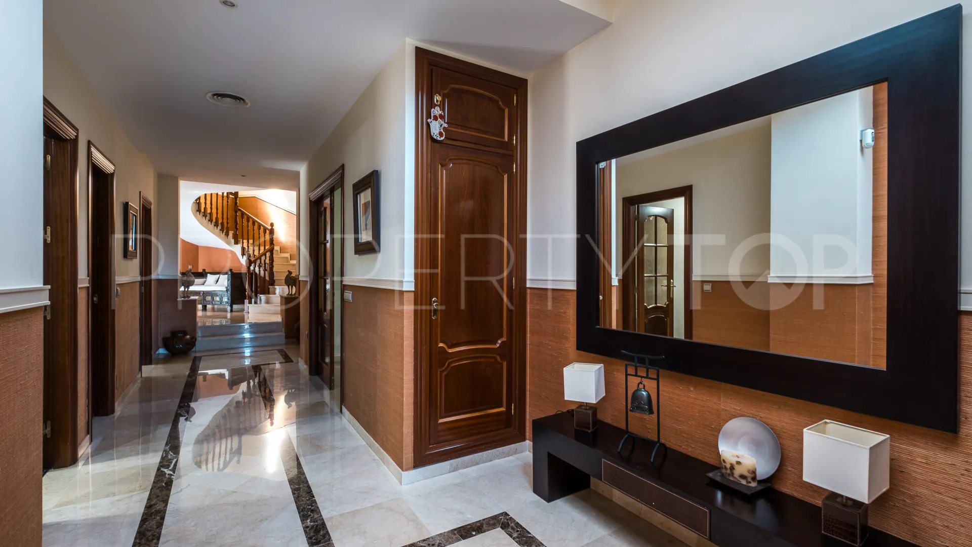 Se vende chalet en Alhaurin de la Torre con 5 dormitorios