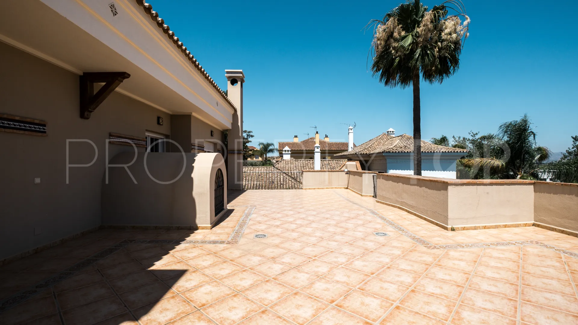 Se vende chalet en Alhaurin de la Torre con 5 dormitorios