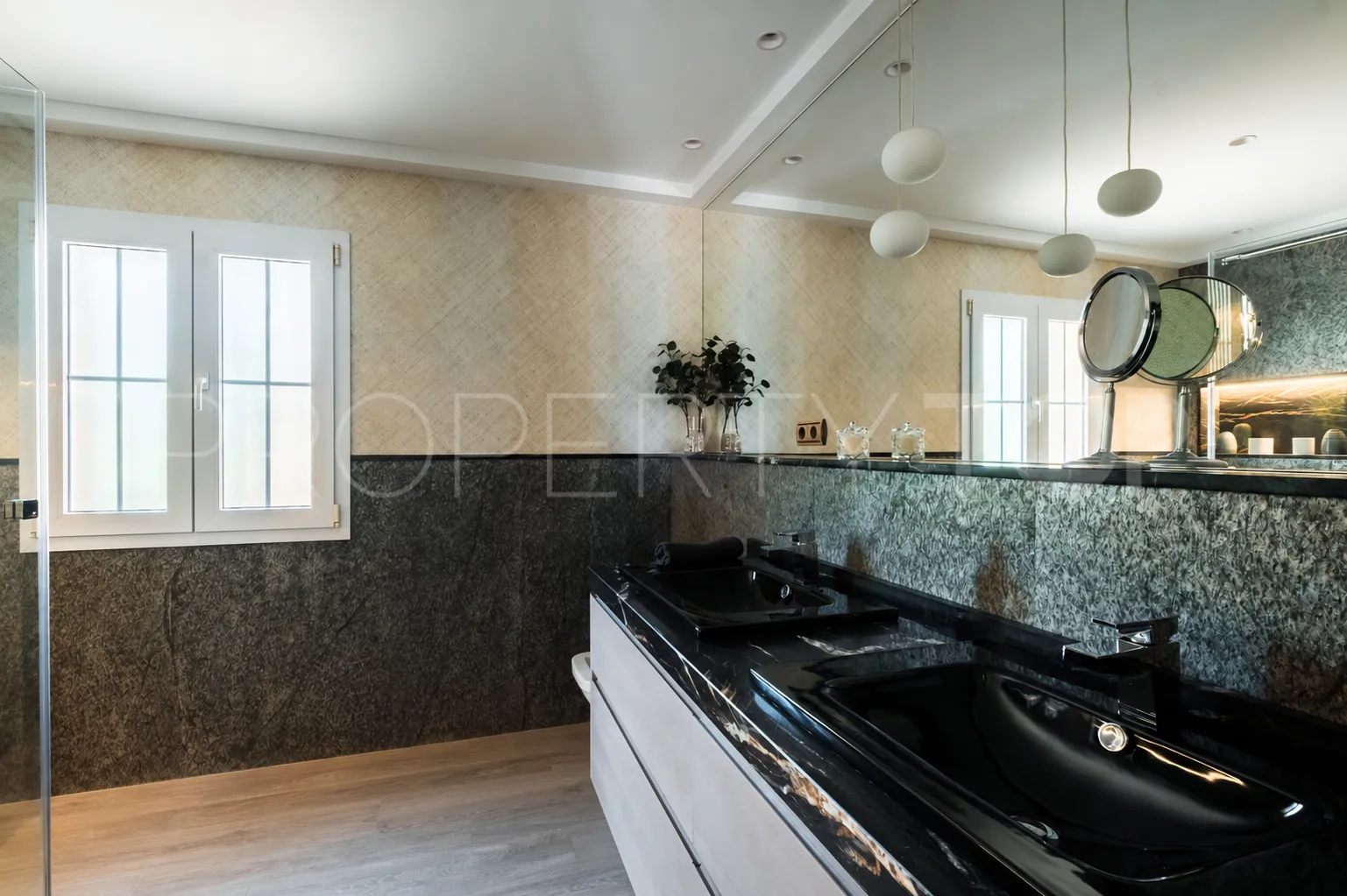 Se vende chalet en Alhaurin de la Torre con 5 dormitorios