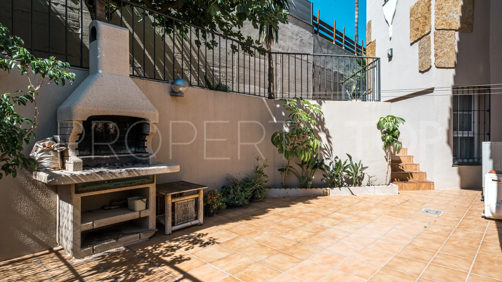 Se vende chalet en Alhaurin de la Torre con 5 dormitorios