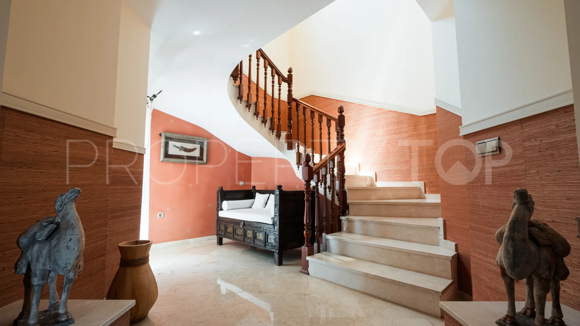 Se vende chalet en Alhaurin de la Torre con 5 dormitorios