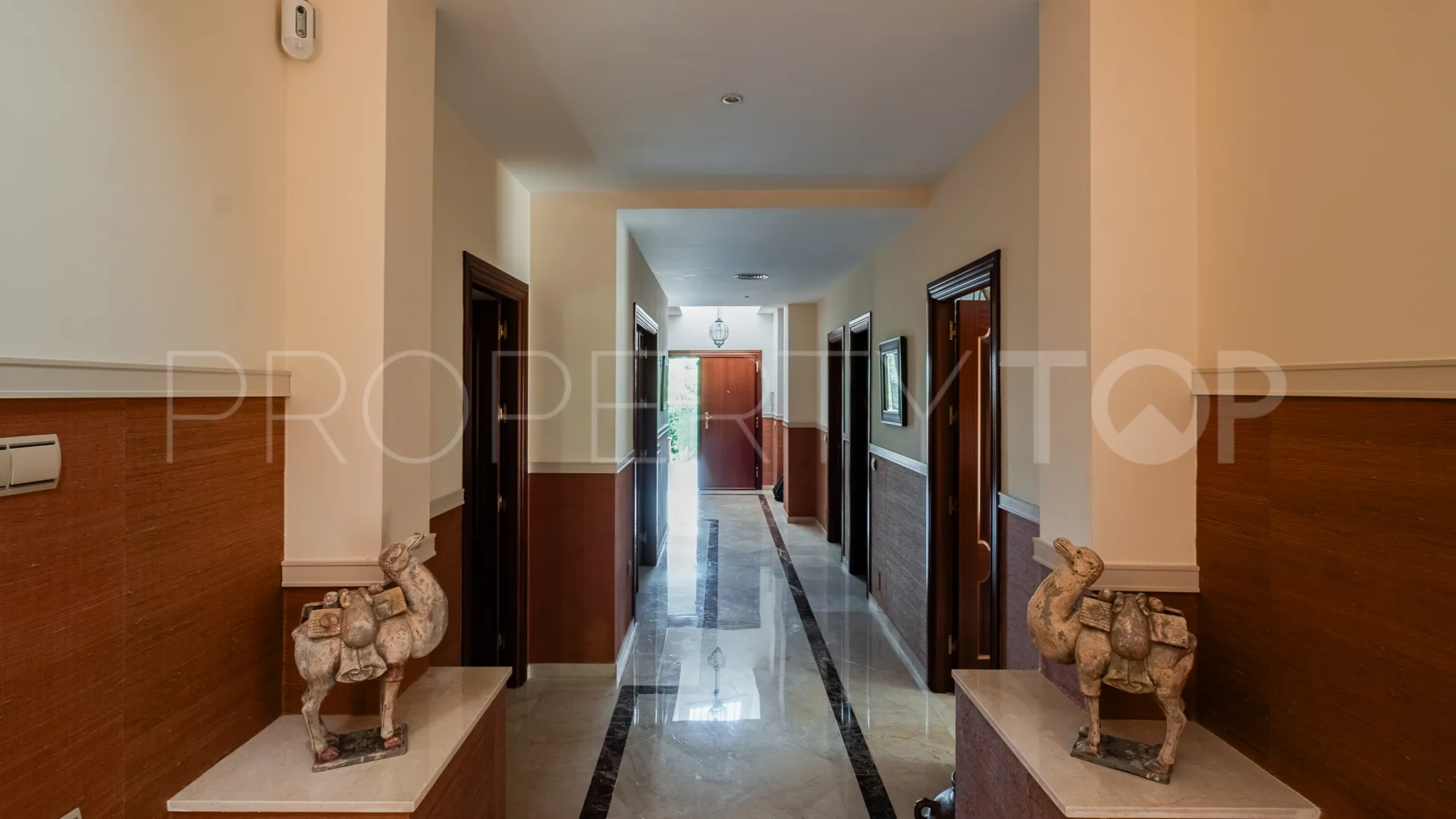 Se vende chalet en Alhaurin de la Torre con 5 dormitorios