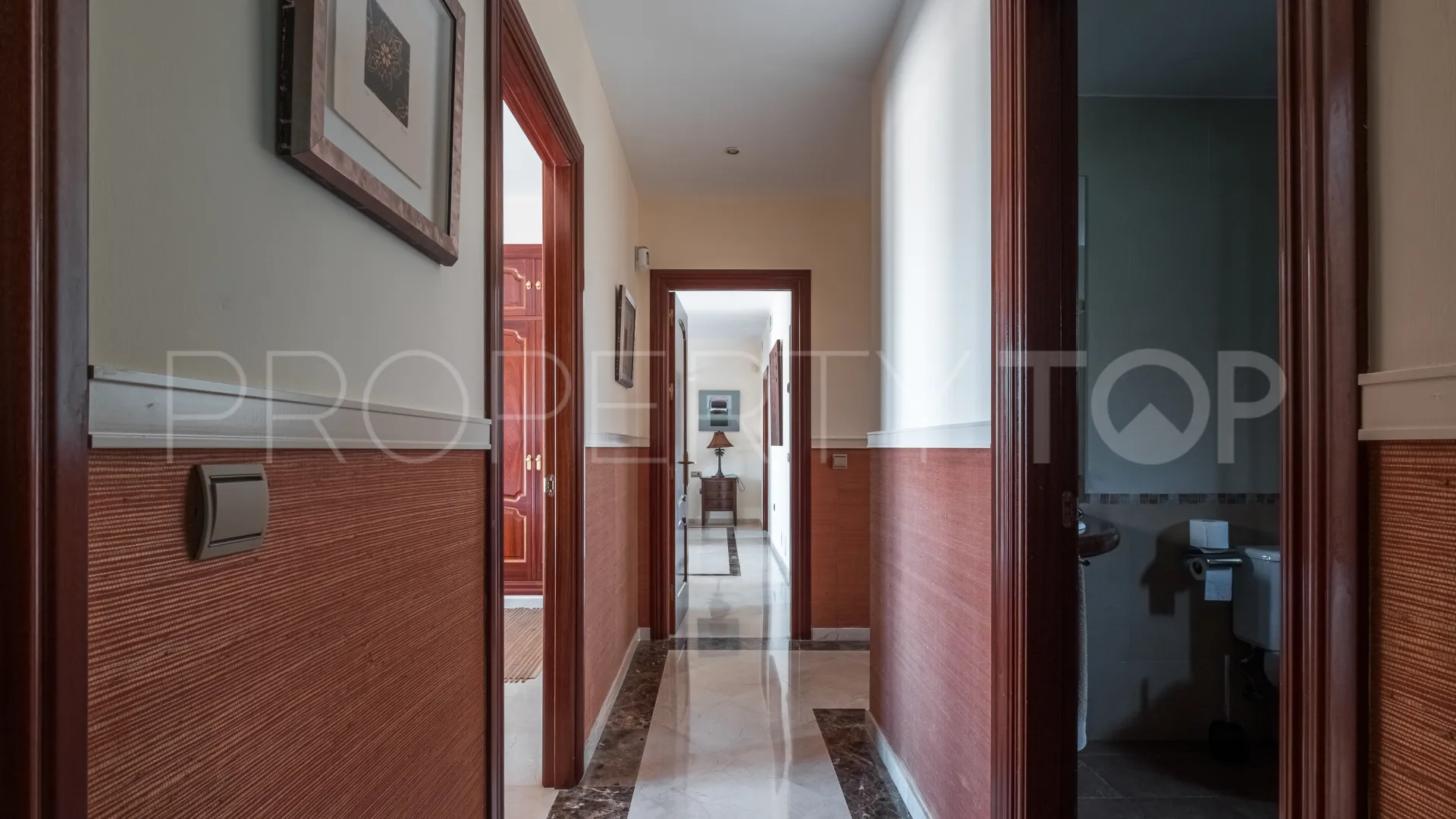 Se vende chalet en Alhaurin de la Torre con 5 dormitorios