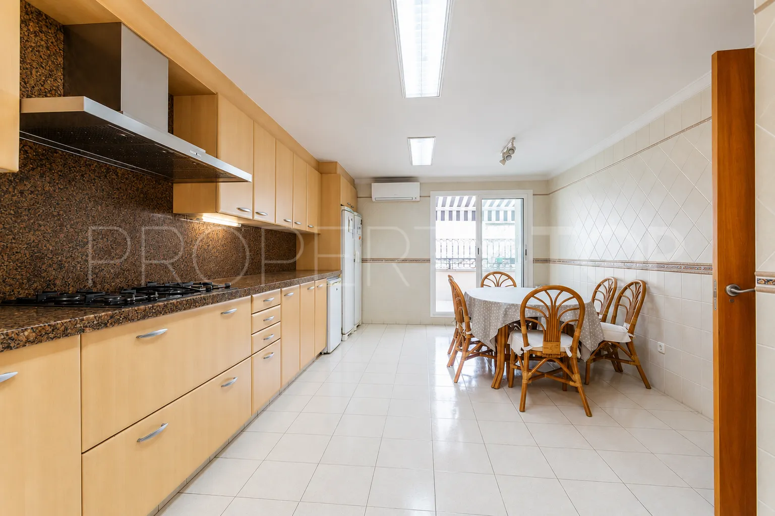 Apartamento en venta con 4 dormitorios en Playa Bajadilla - Puertos