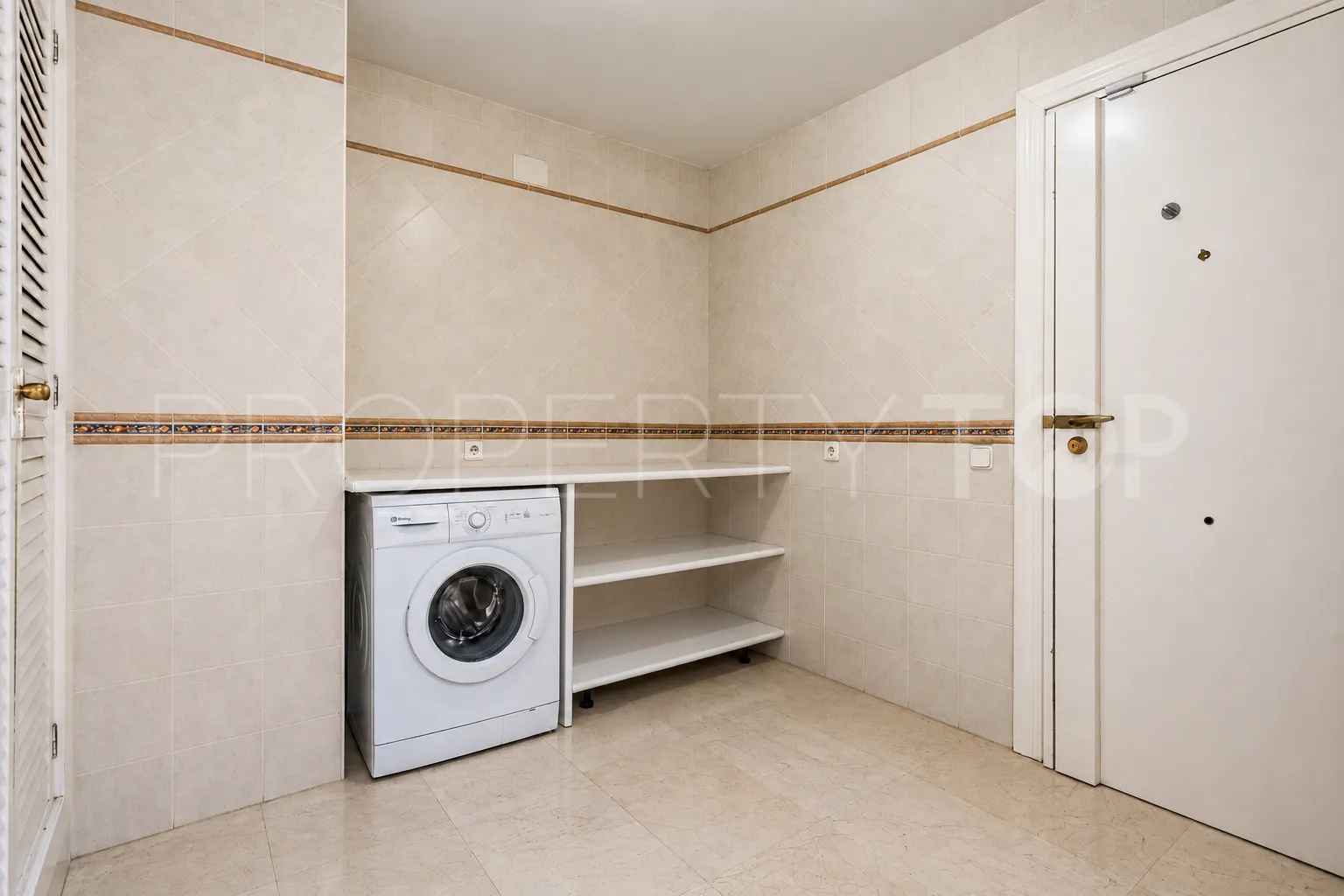 Apartamento en venta con 4 dormitorios en Playa Bajadilla - Puertos