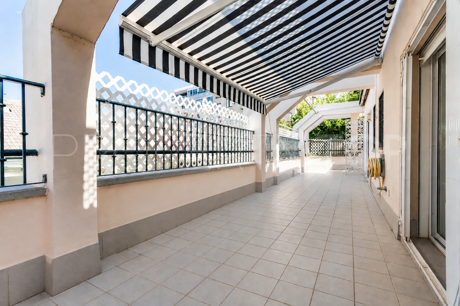 Apartamento en venta con 4 dormitorios en Playa Bajadilla - Puertos