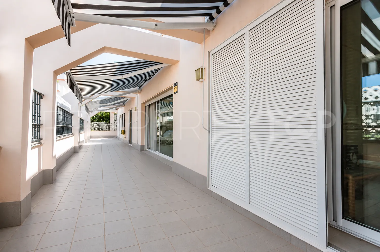 Apartamento en venta con 4 dormitorios en Playa Bajadilla - Puertos